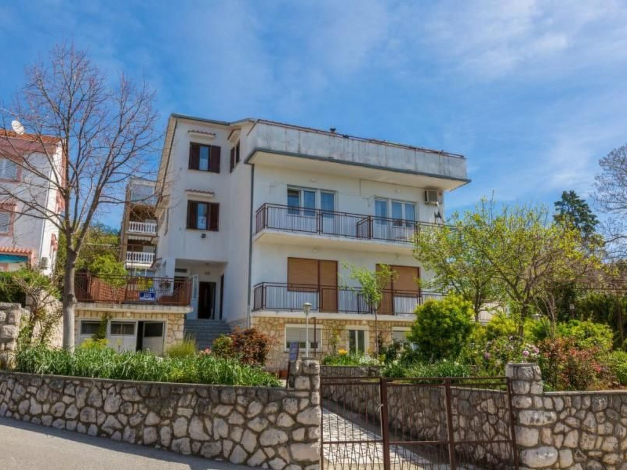 Apartment Nada-Image-tags.info