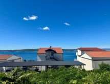 Wohnung in Dramalj mit Garten, Terrasse und Grill