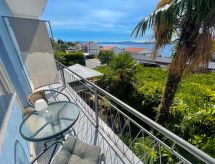 Wohnung in Dramalj mit Garten, Terrasse und Grill