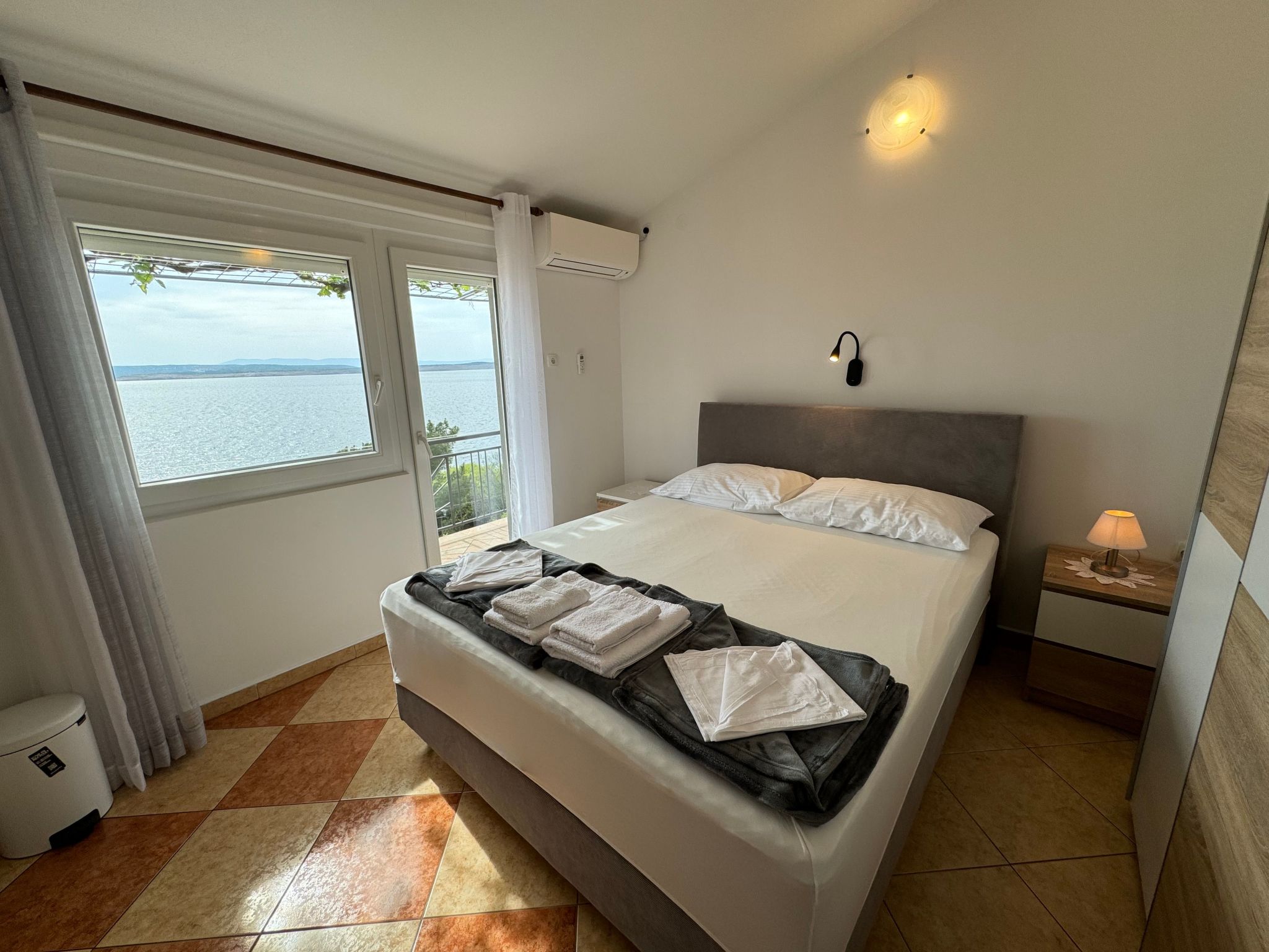 Photo of HR3303.774.1