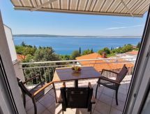 Vrijstaand appartement met panoramisch zeezicht in Dramalj - thumbnail 4