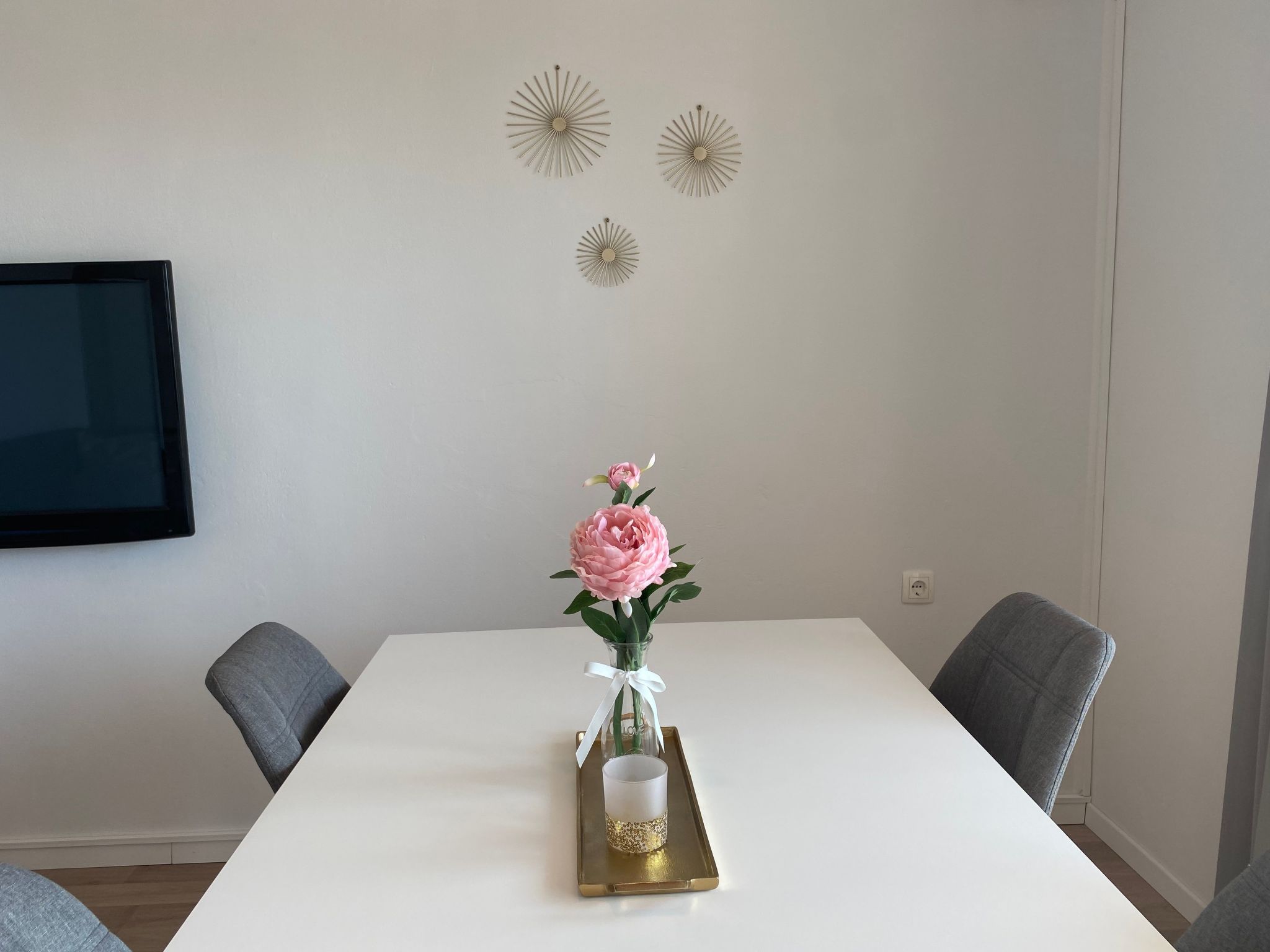 Photo of Moderne Wohnung mit Grillplatz auf dem Balkon