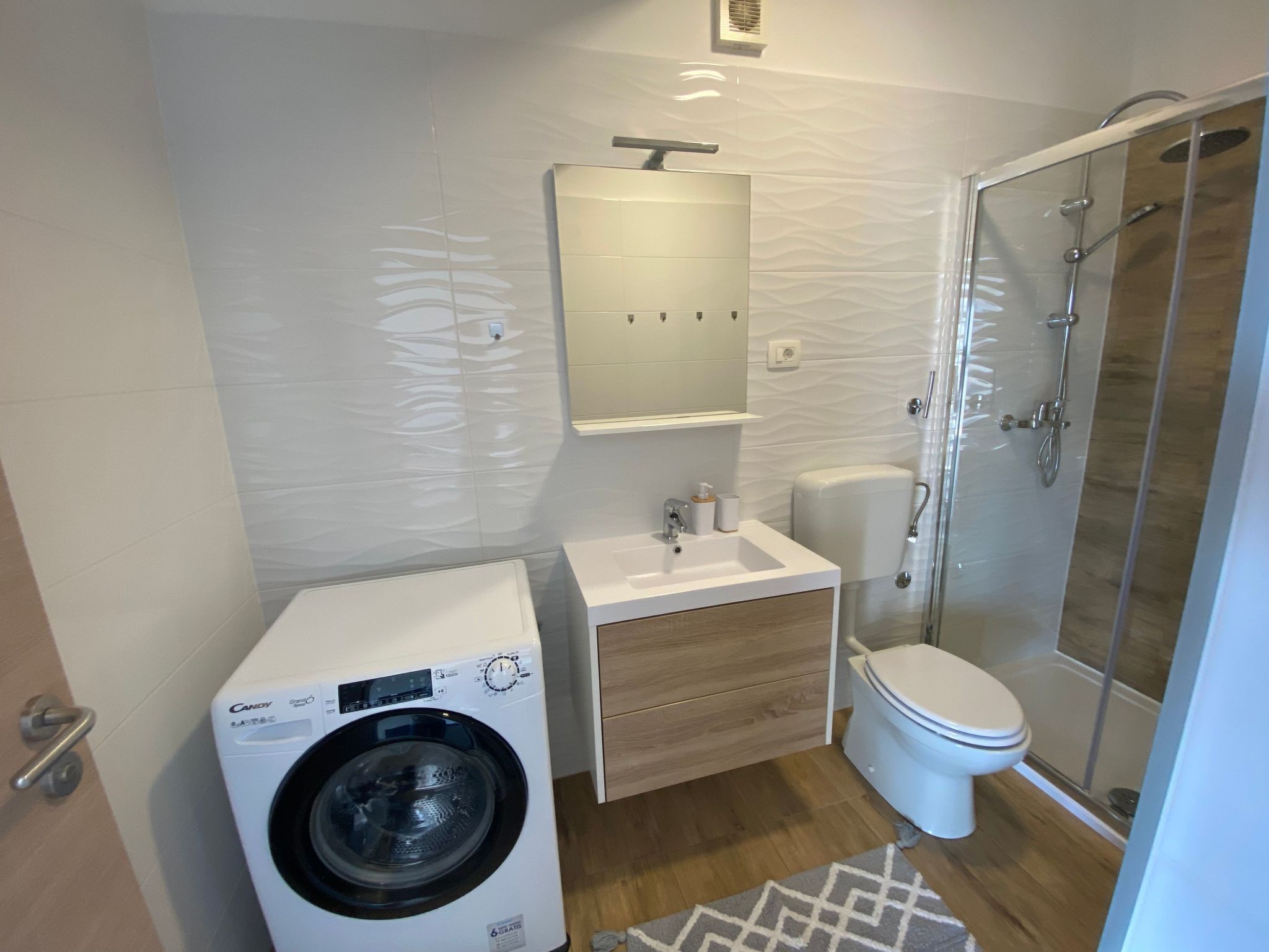 Photo of Moderne Wohnung mit Grillplatz auf dem Balkon