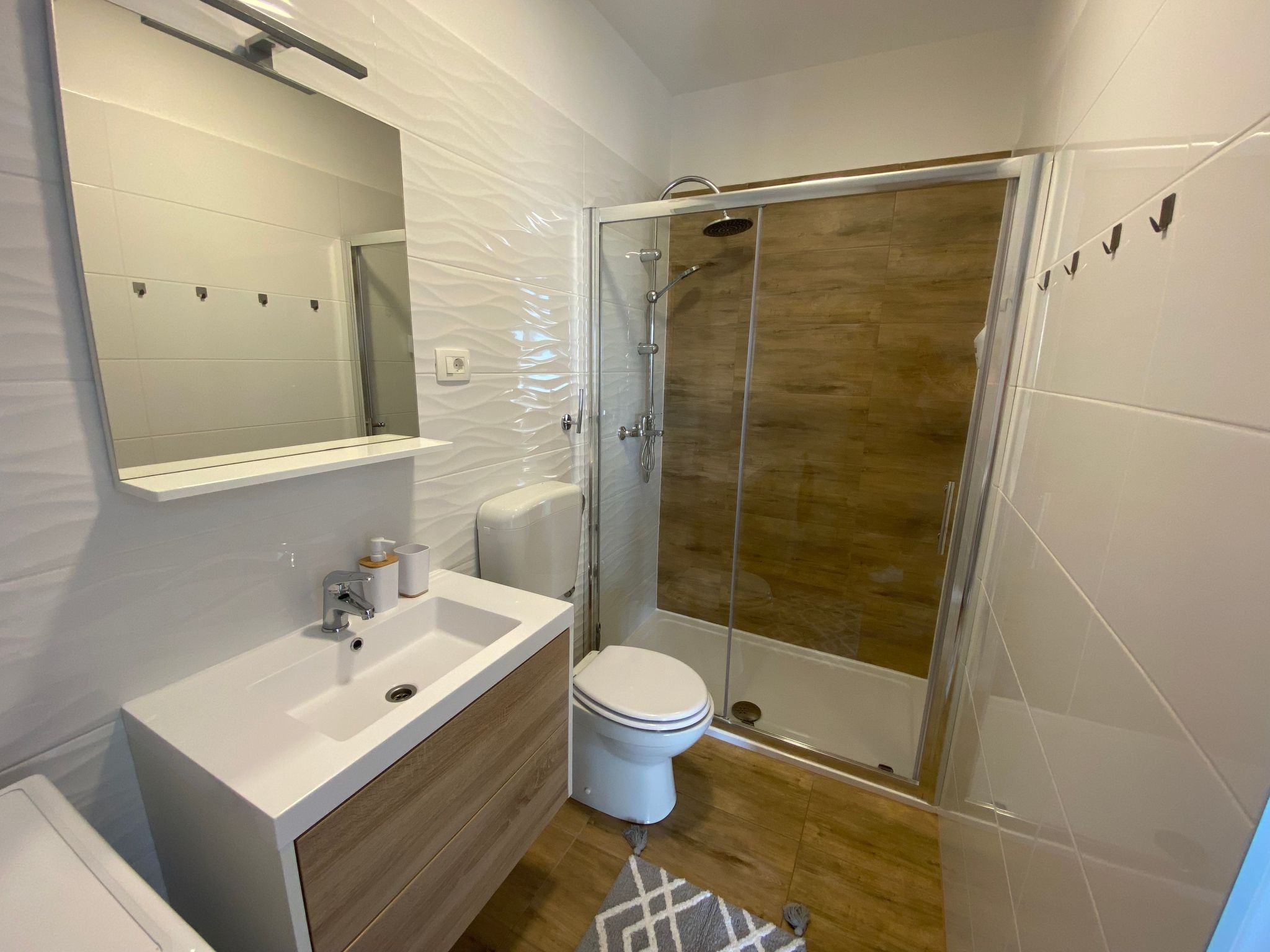 Photo of Moderne Wohnung mit Grillplatz auf dem Balkon