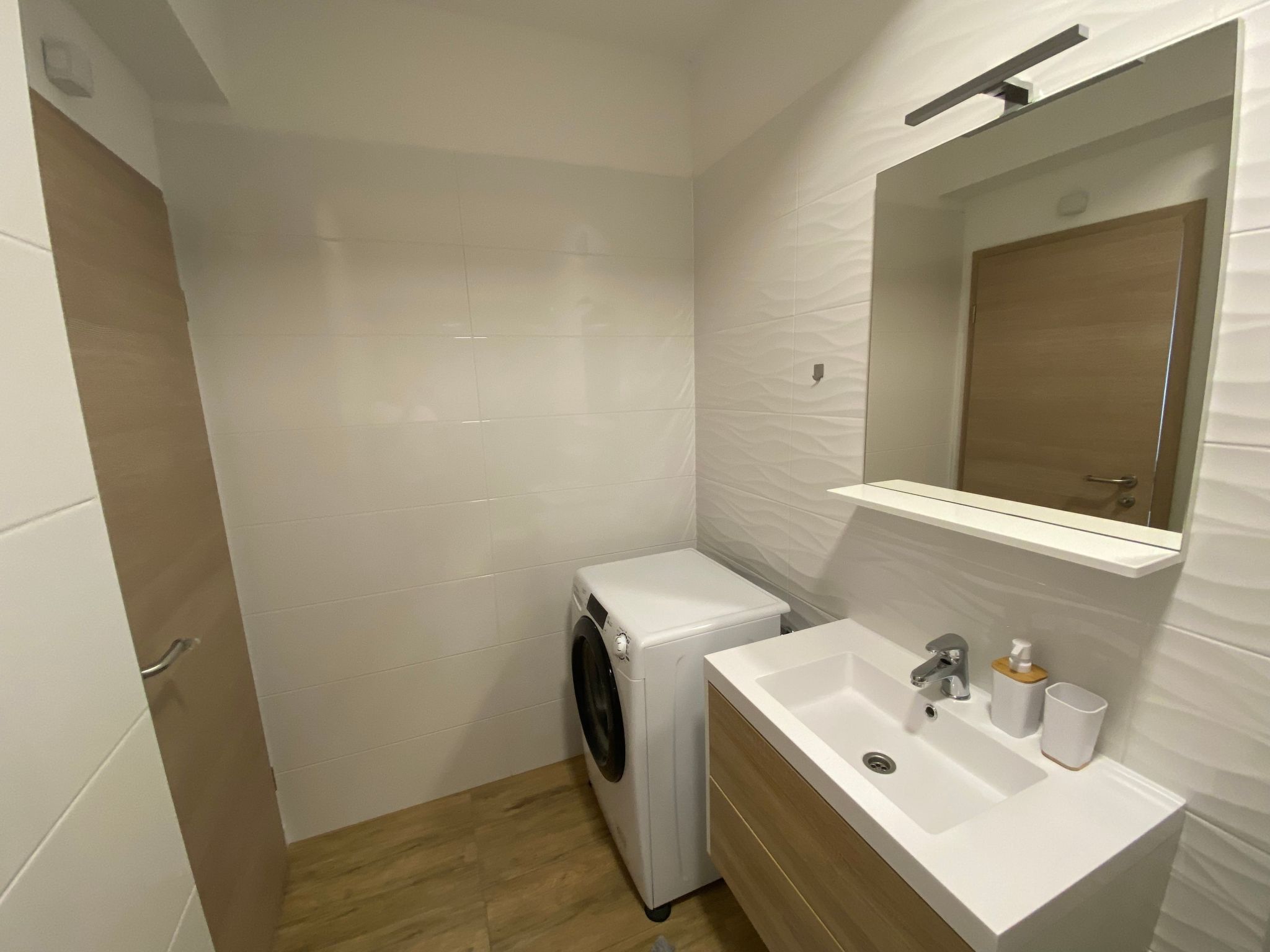 Photo of Moderne Wohnung mit Grillplatz auf dem Balkon