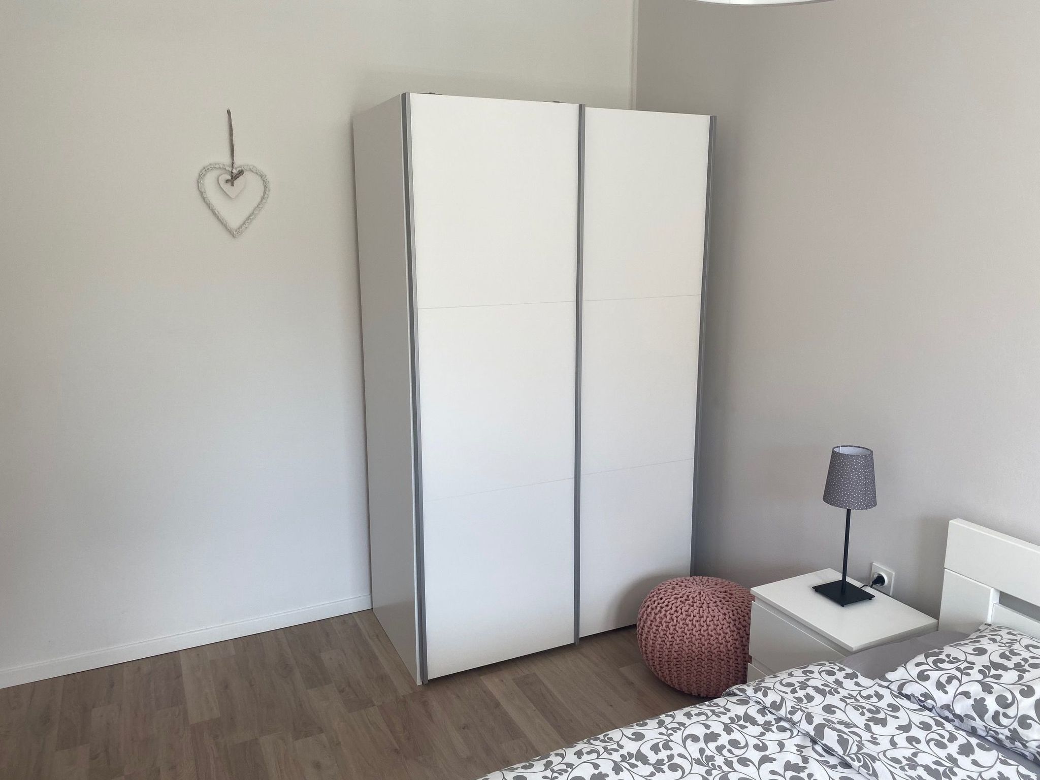 Photo of Moderne Wohnung mit Grillplatz auf dem Balkon