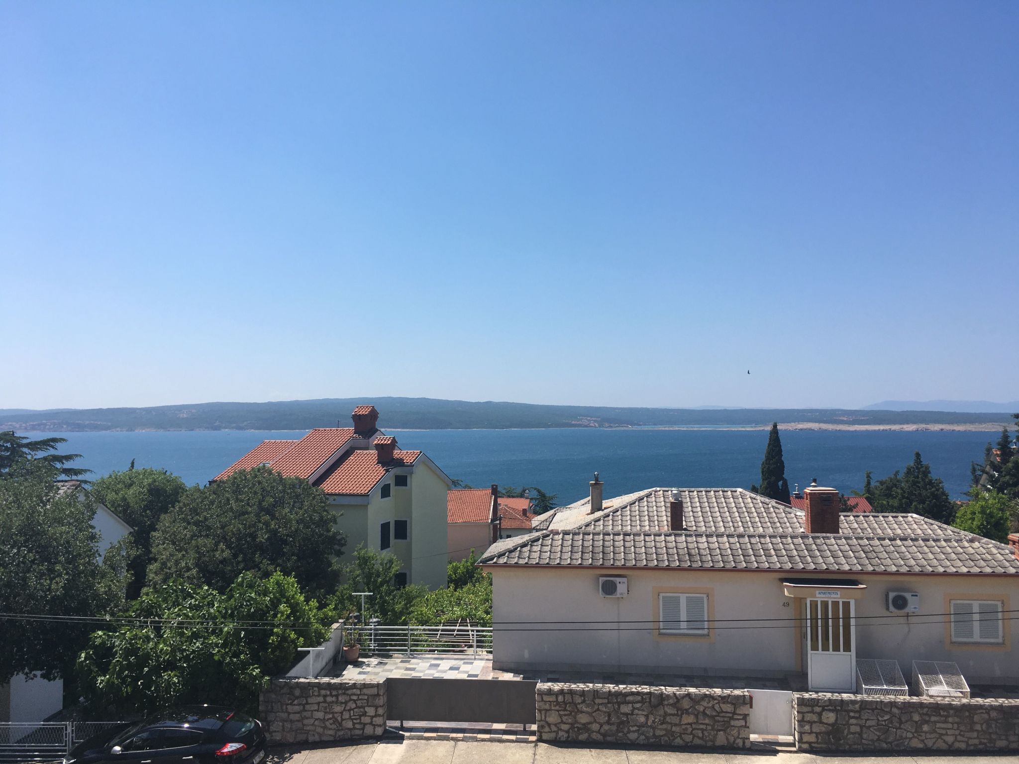 Photo of Moderne Wohnung mit Grillplatz auf dem Balkon