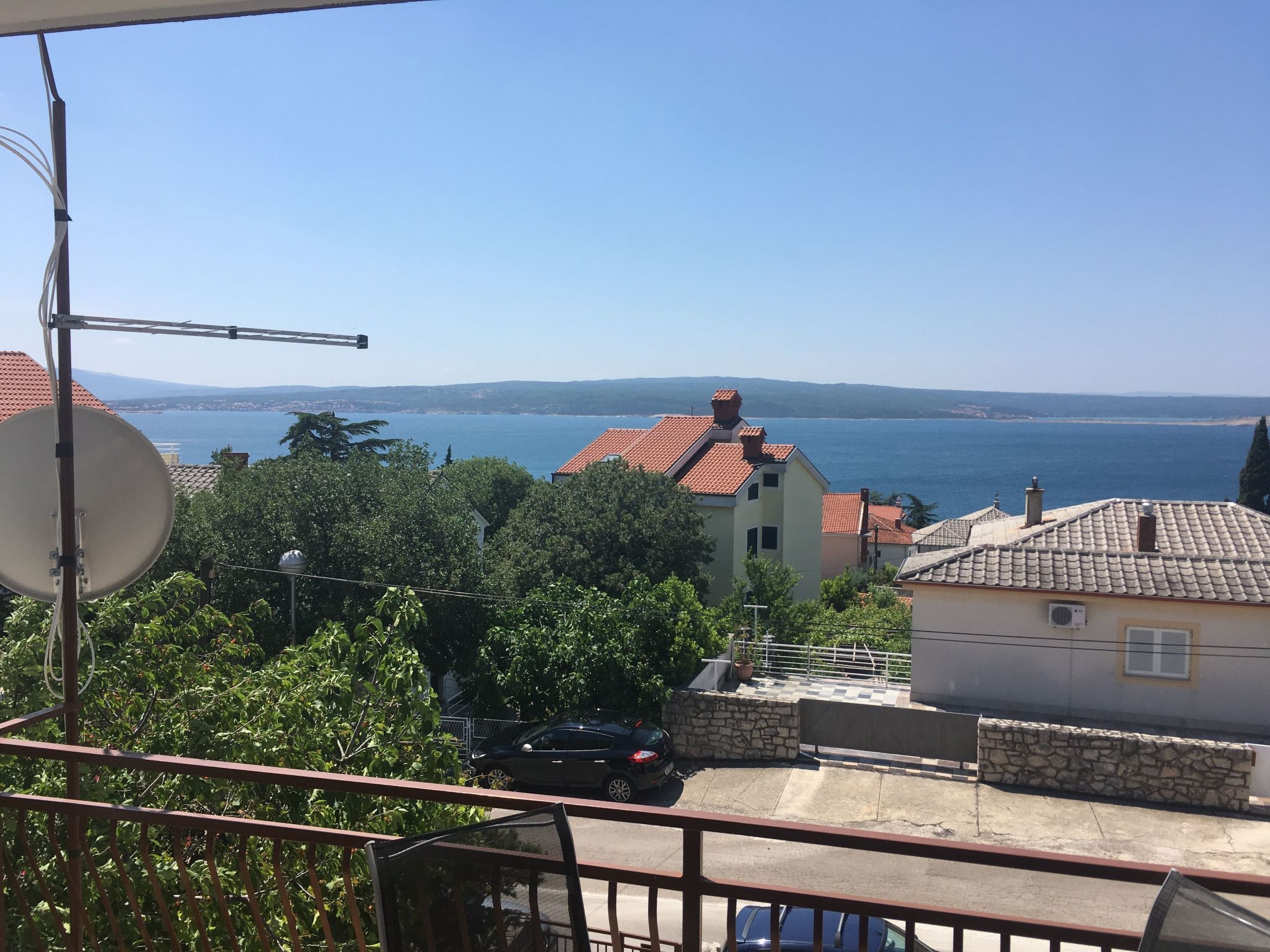 Photo of Moderne Wohnung mit Grillplatz auf dem Balkon