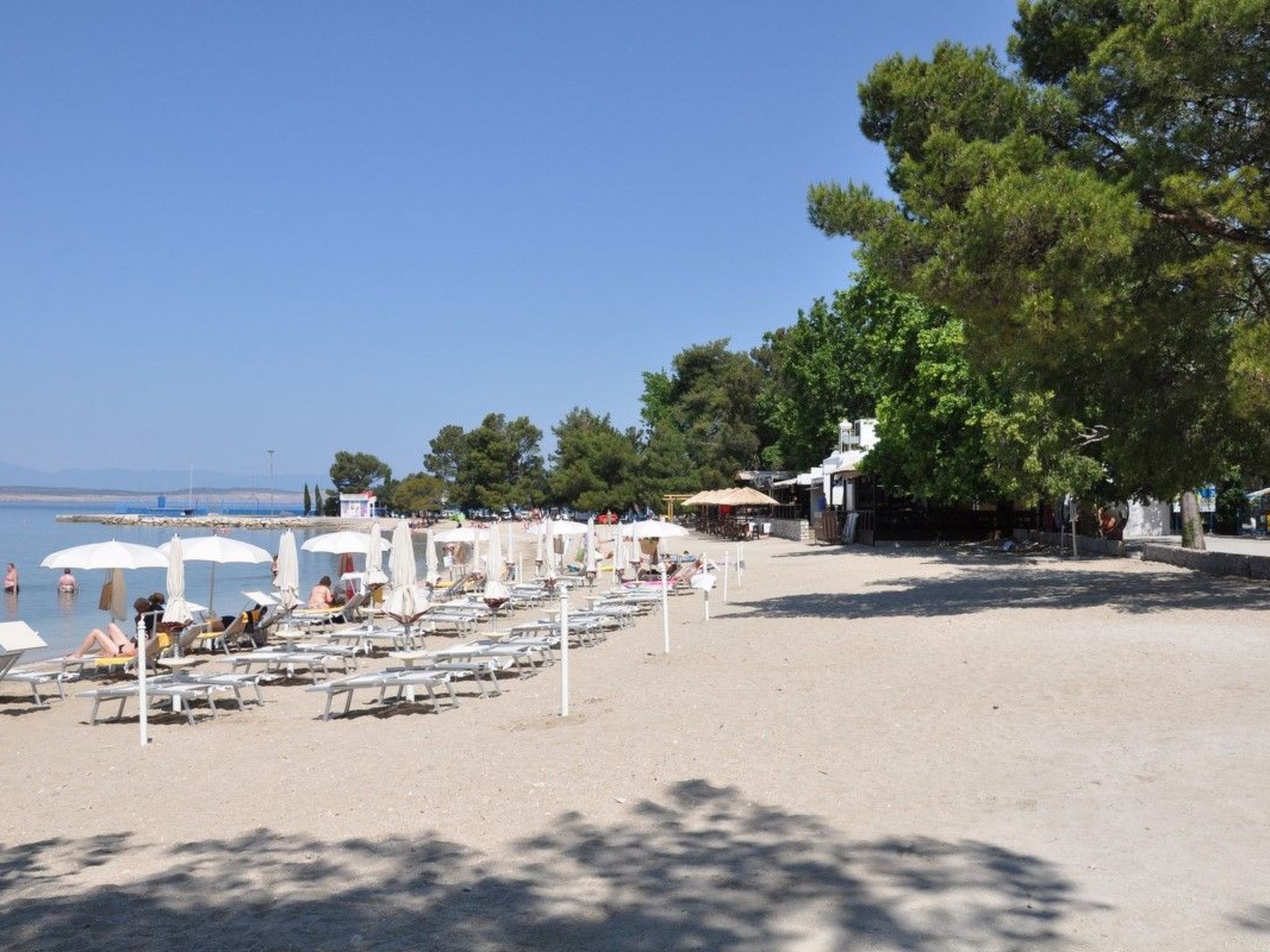 Photo of Moderne Wohnung mit Grillplatz auf dem Balkon