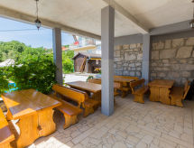 Modern appartement vlakbij zee met zwembad en panoramisch uitzicht in Dramalj - thumbnail 1
