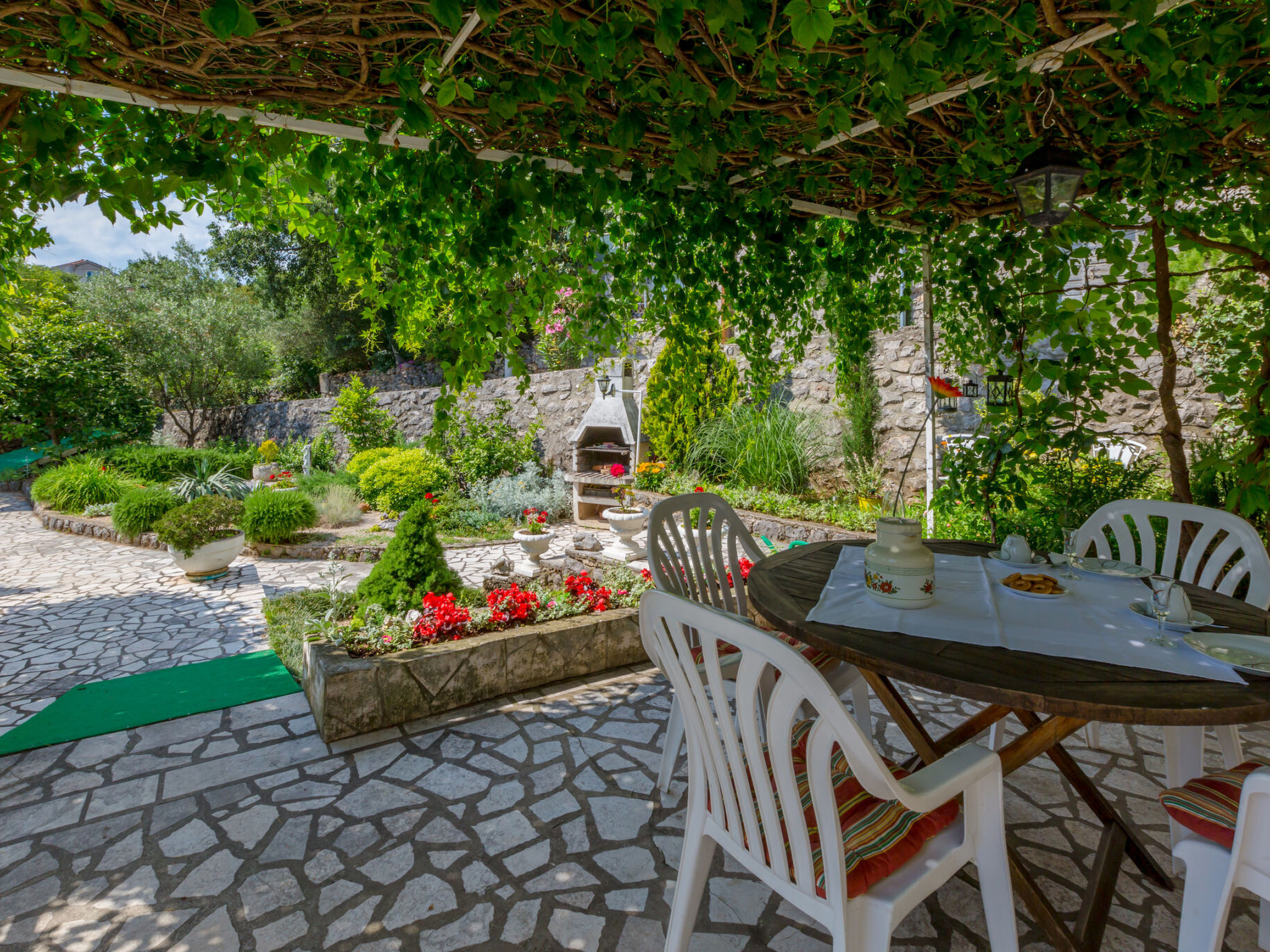 Photo of ELLA 3 / HR-02352-03