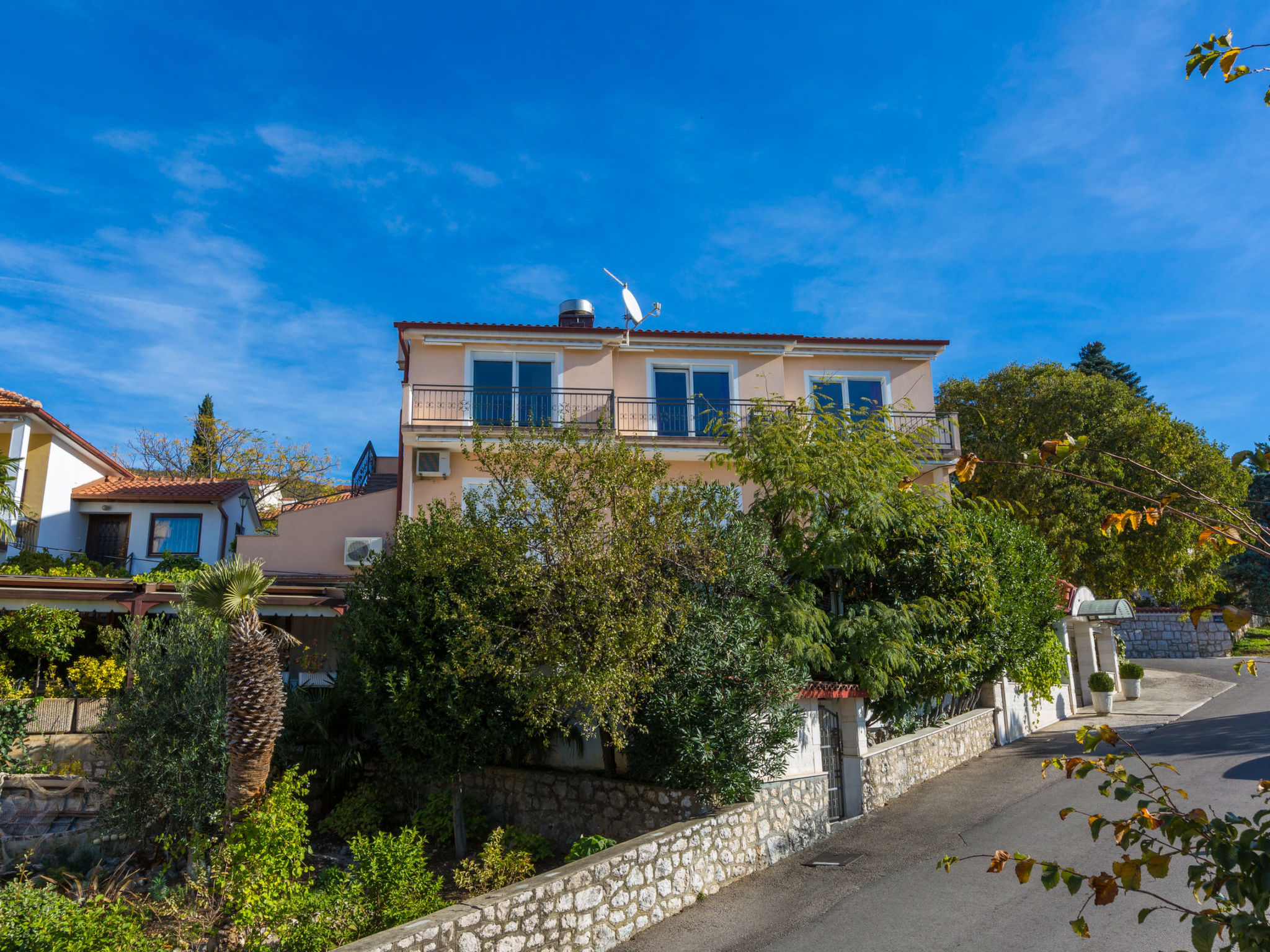 Photo of Domino Restaurant 5 / HR-09502-05