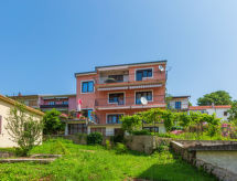 Vrijstaande villa met zeezicht en overdekt terras in Dramalj, vlakbij Crikvenica - thumbnail 4