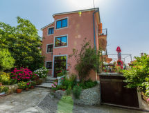 Vrijstaande villa met zeezicht en overdekt terras in Dramalj, vlakbij Crikvenica - thumbnail 2