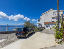 Compact studio-appartement met zeezicht op 200 meter van het strand in Dramalj - thumbnail 1