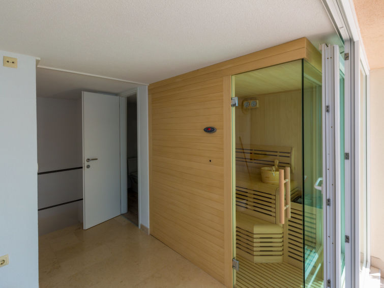 Appartement aan zee met whirlpool en zeezicht in Crikvenica in Dramalj