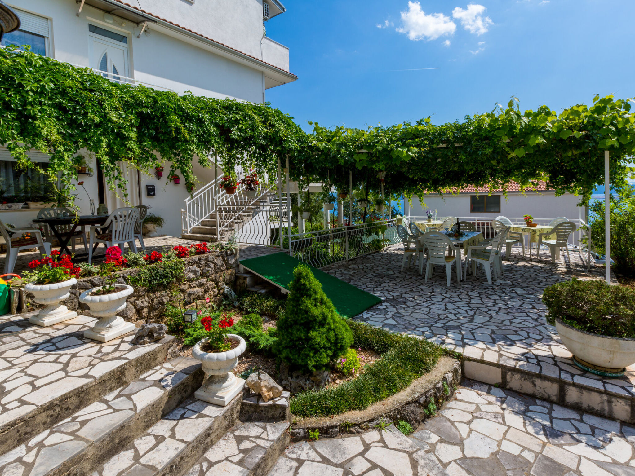 Photo of ELLA 5 / HR-02352-05