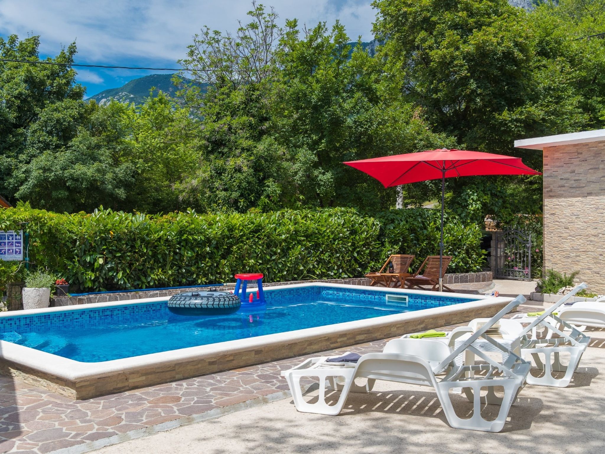 Photo of Dea / HR-09382-01