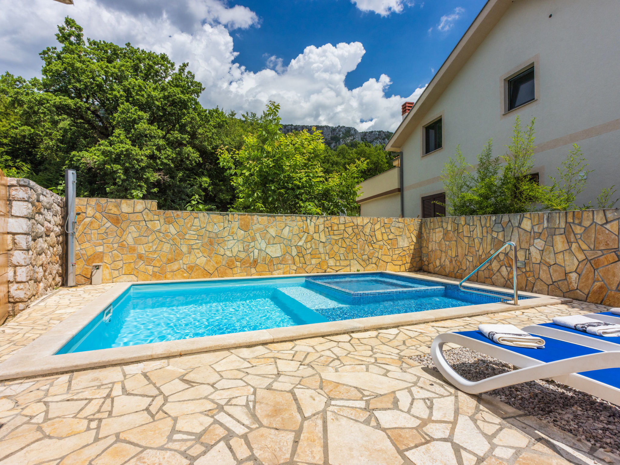 Photo of MIJO / HR-09395-01