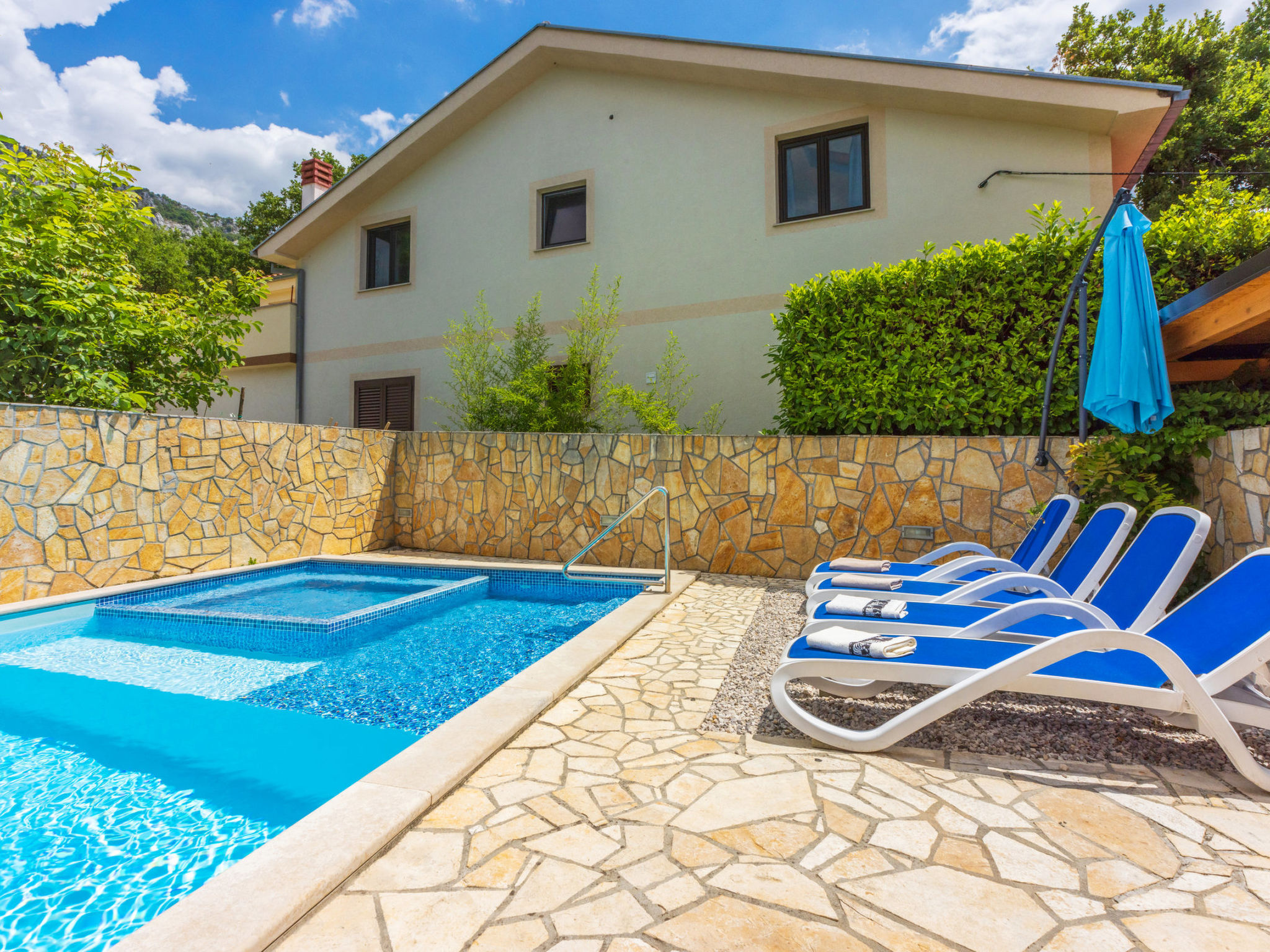 Photo of MIJO / HR-09395-01