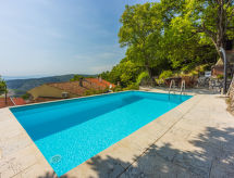 Vrijstaande villa met privézwembad en weids uitzicht op zee bij Crikvenica - thumbnail 1