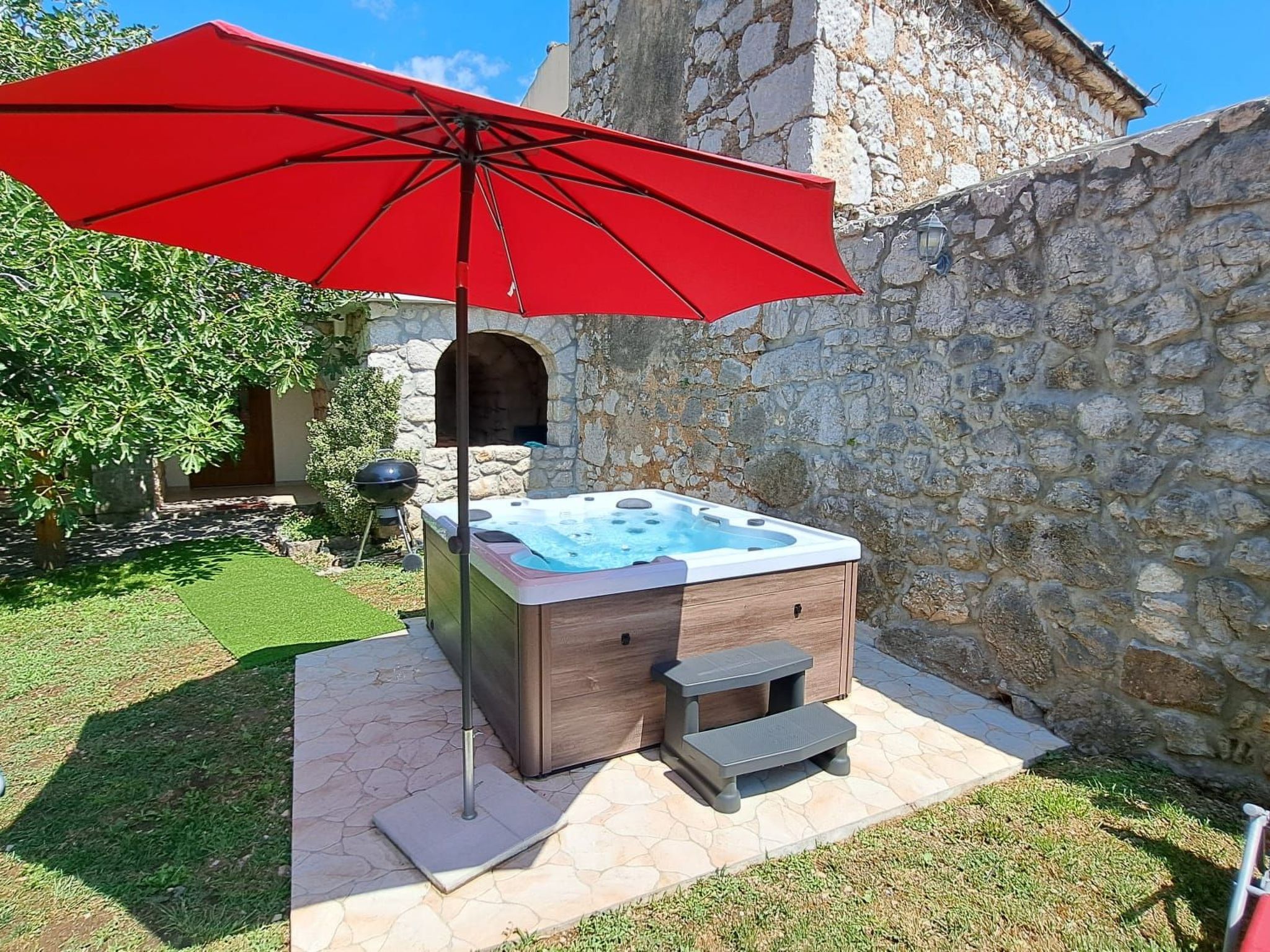 Geräumige Villa mit drei Schlafzimmern und einem ruhigen Garten-Binnen