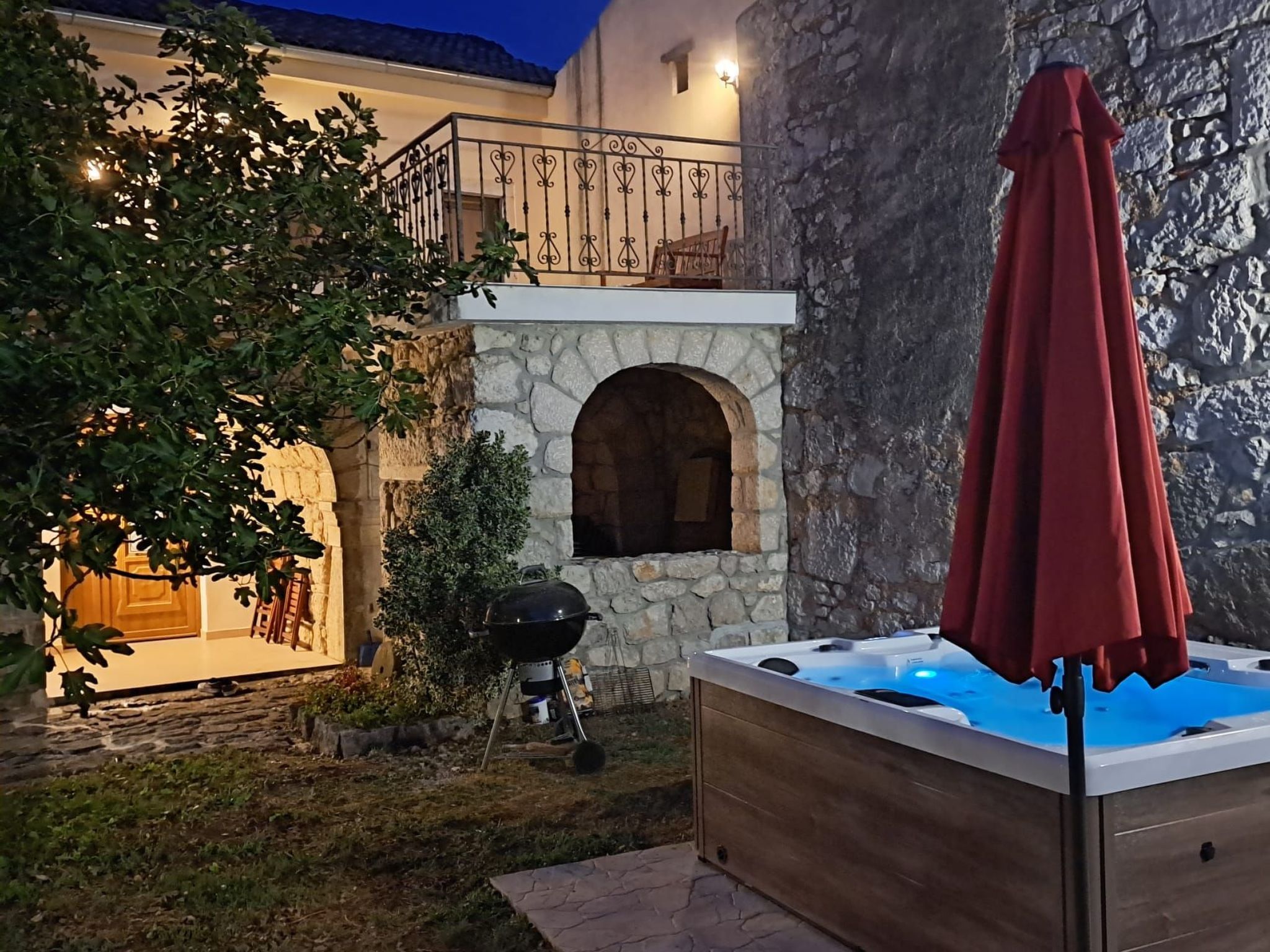 Geräumige Villa mit drei Schlafzimmern und einem ruhigen Garten-Binnen