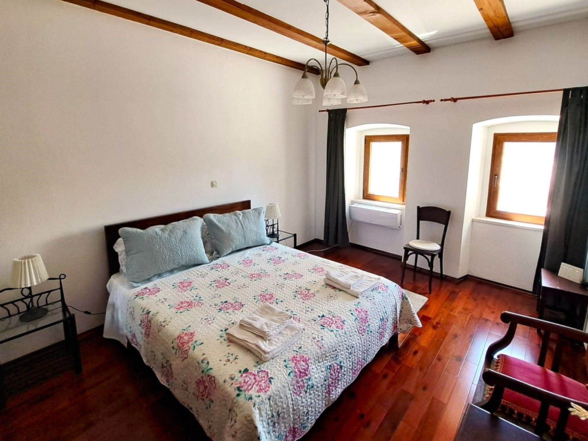 Geräumige Villa mit drei Schlafzimmern und einem ruhigen Garten-Binnen