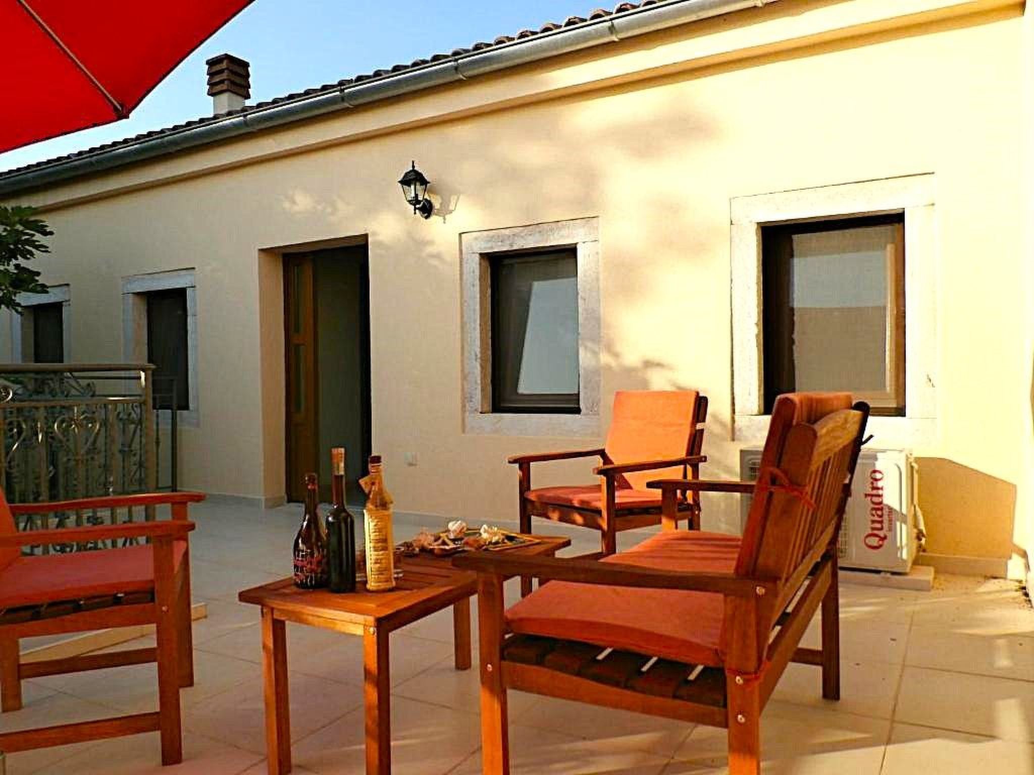 Geräumige Villa mit drei Schlafzimmern und einem ruhigen Garten-Binnen