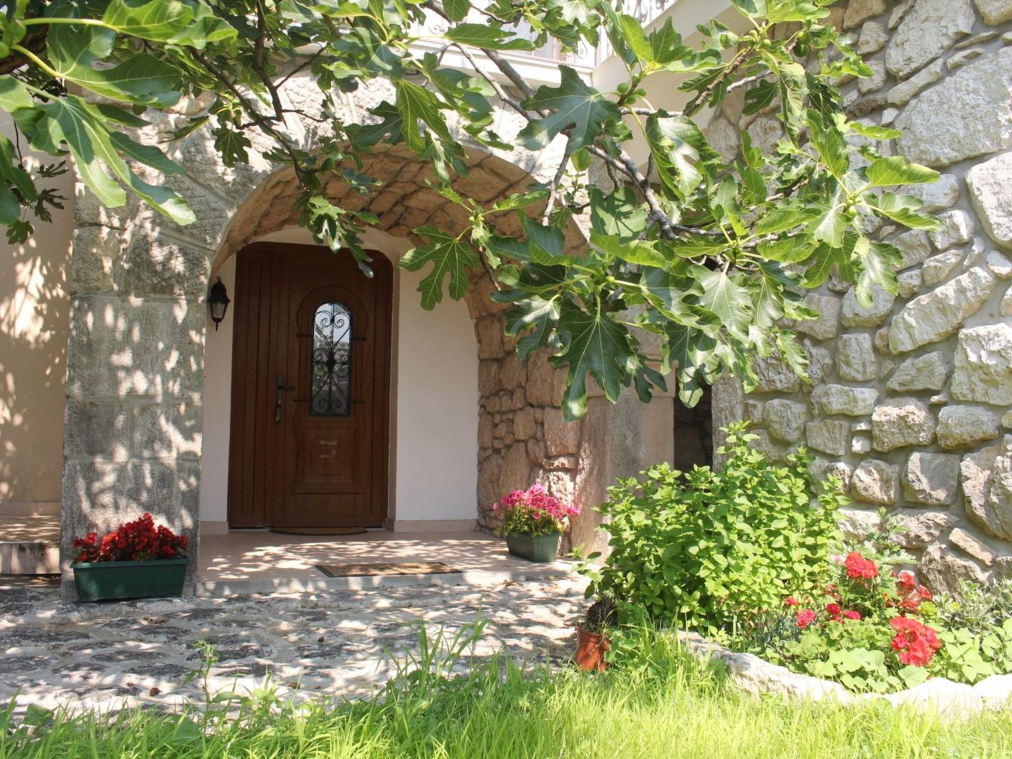 Geräumige Villa mit drei Schlafzimmern und einem ruhigen Garten-Binnen