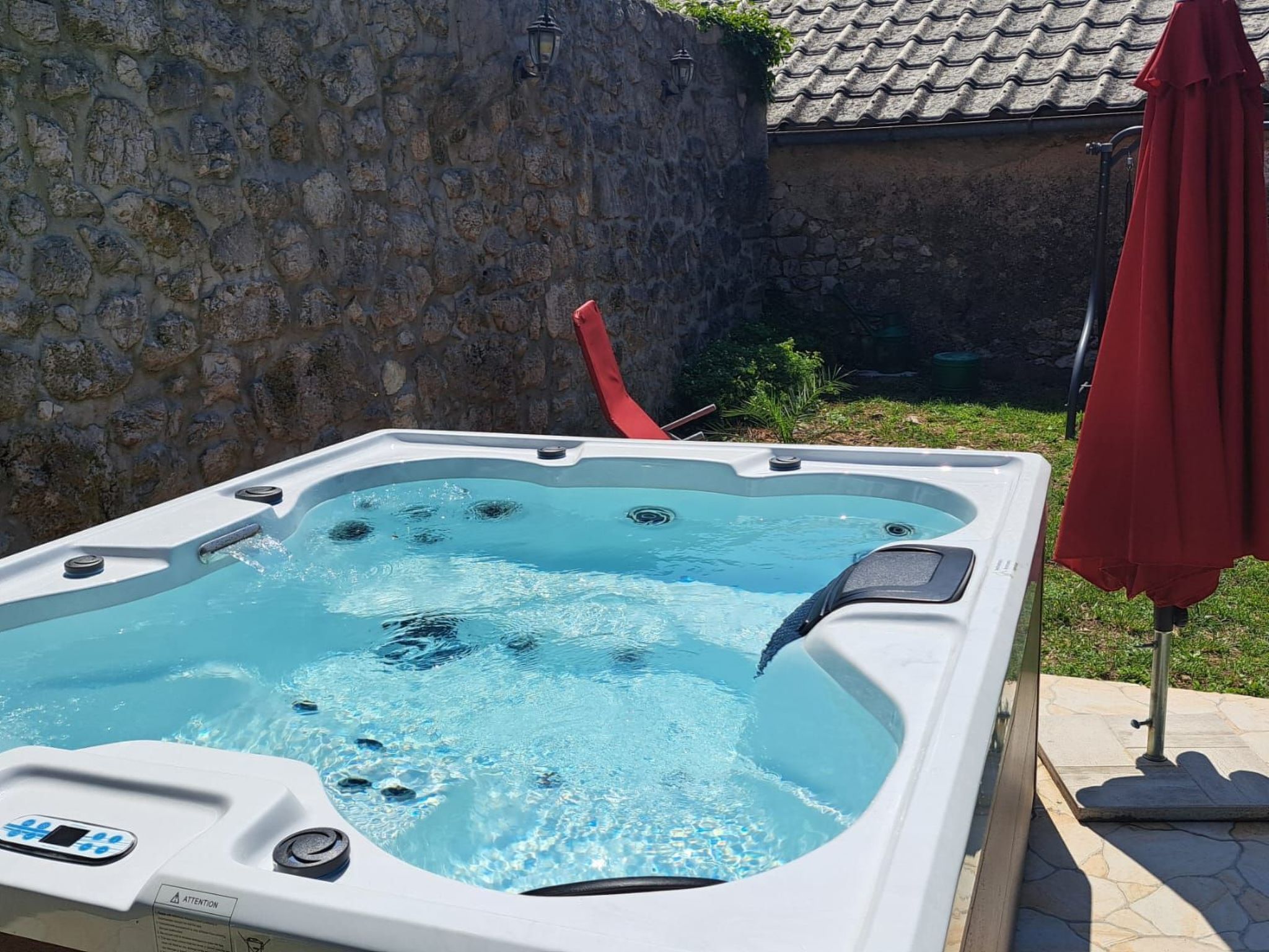 Geräumige Villa mit drei Schlafzimmern und einem ruhigen Garten-Binnen