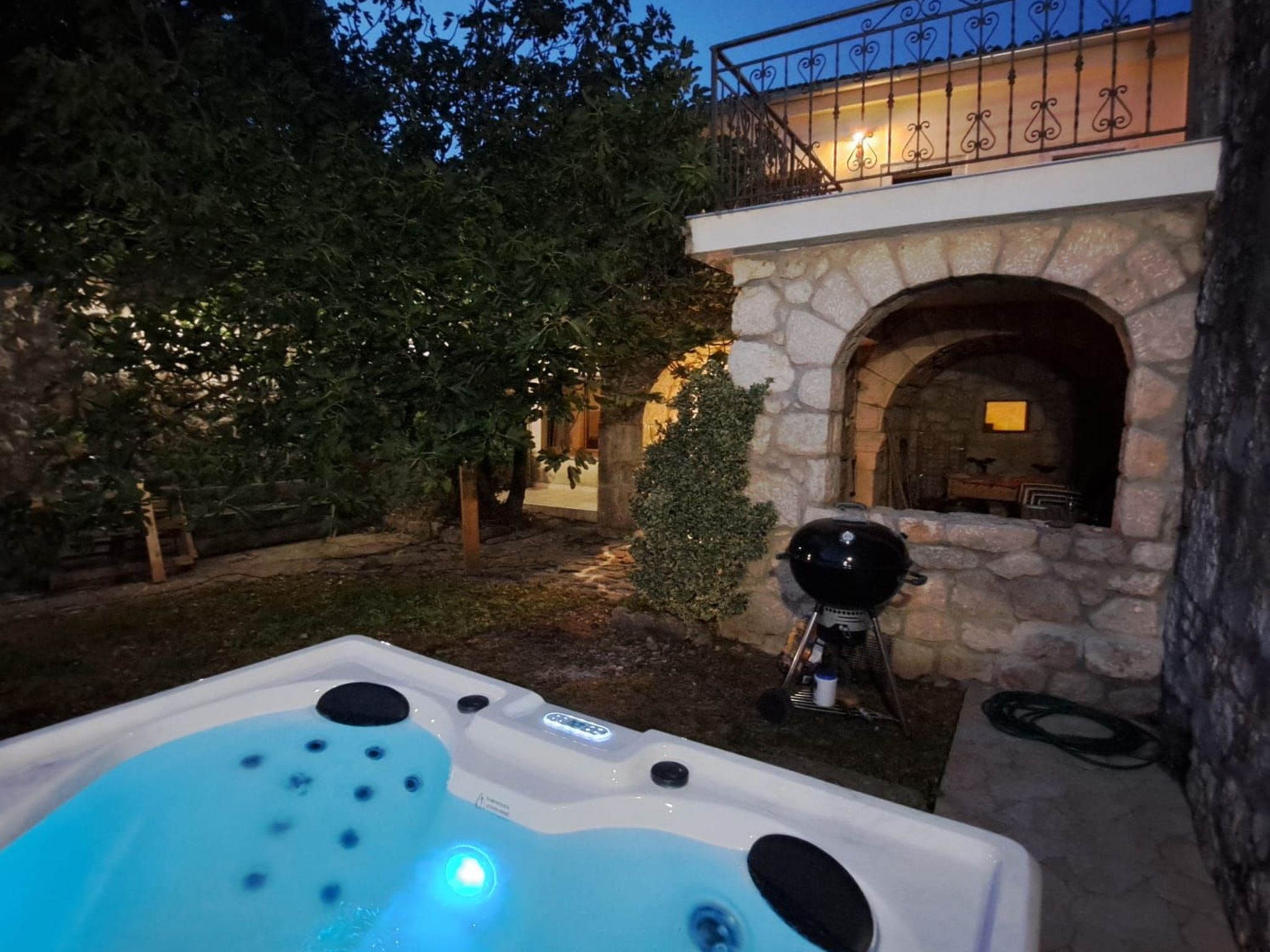 Geräumige Villa mit drei Schlafzimmern und einem ruhigen Garten-Binnen