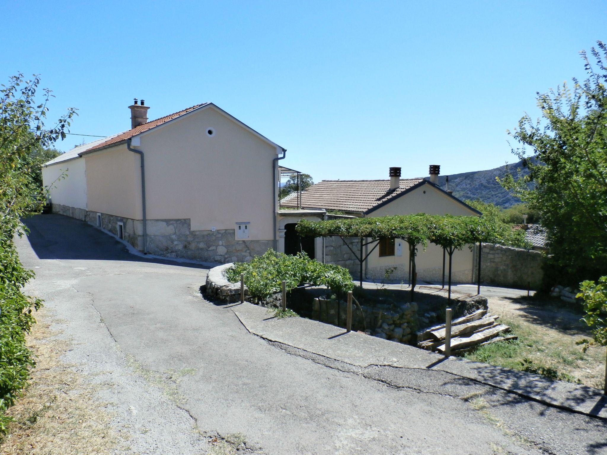 Geräumige Villa mit drei Schlafzimmern und einem ruhigen Garten-Binnen