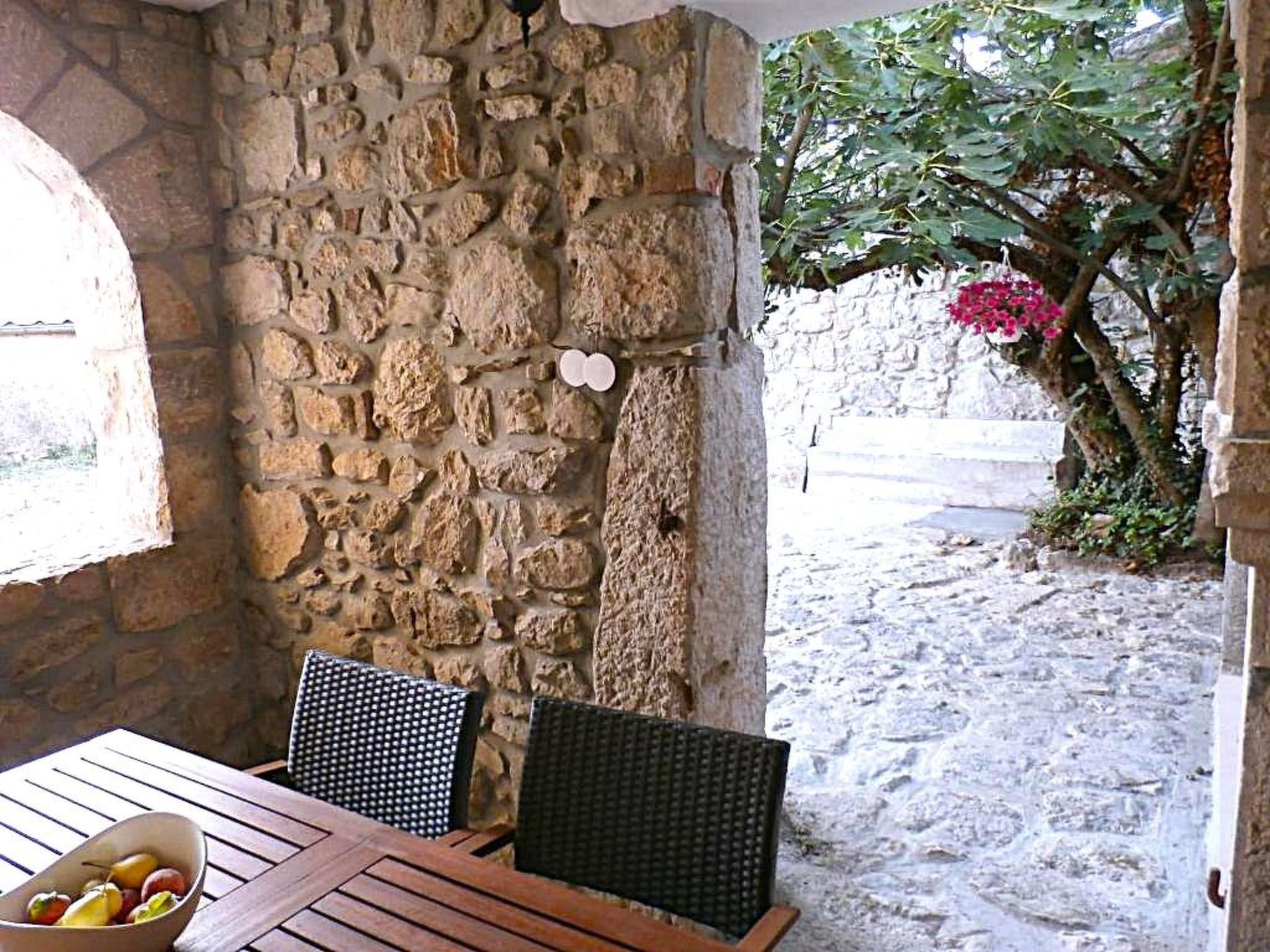 Geräumige Villa mit drei Schlafzimmern und einem ruhigen Garten-Binnen