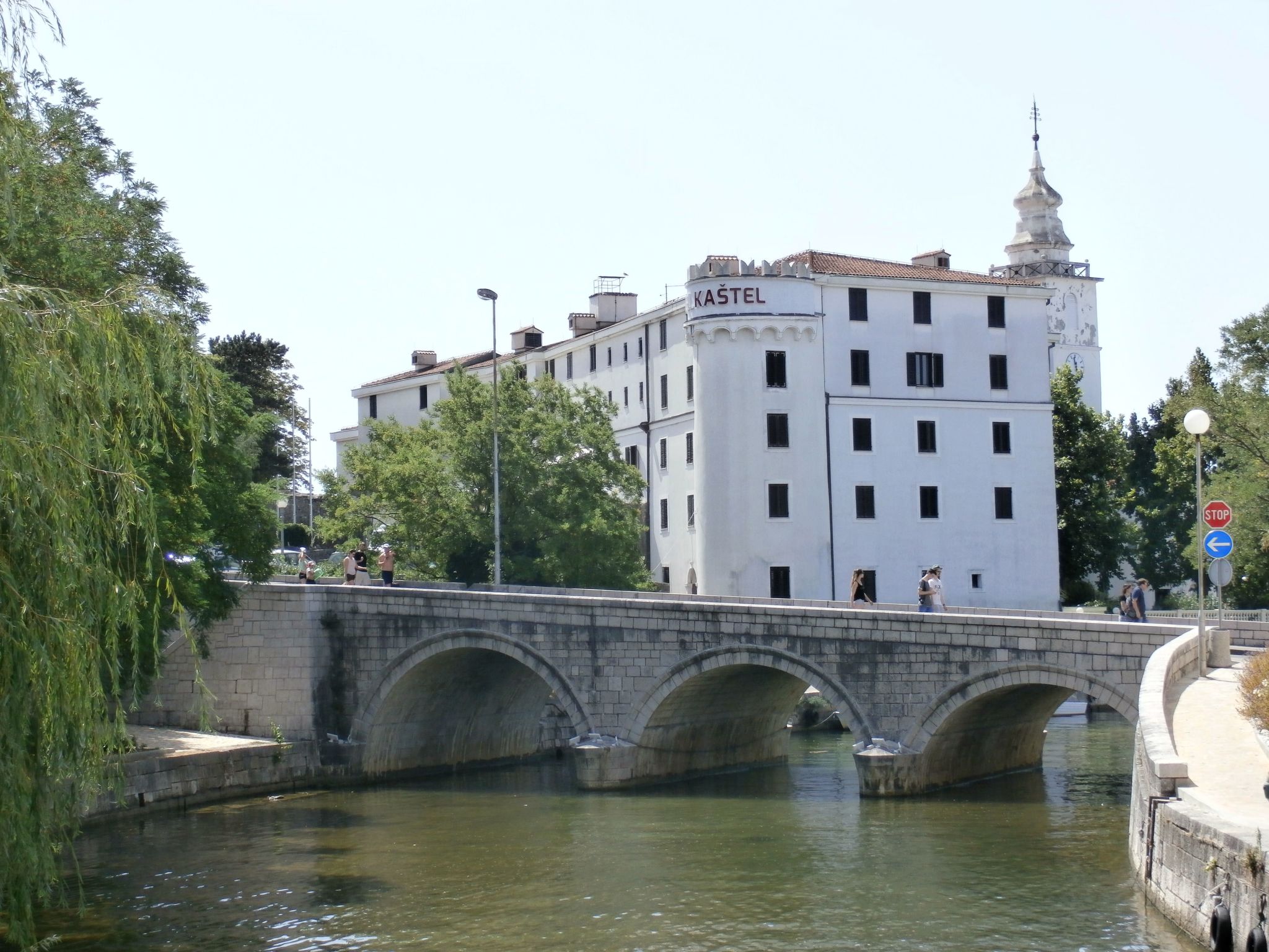 Geräumige Villa mit drei Schlafzimmern und einem ruhigen Garten-Binnen