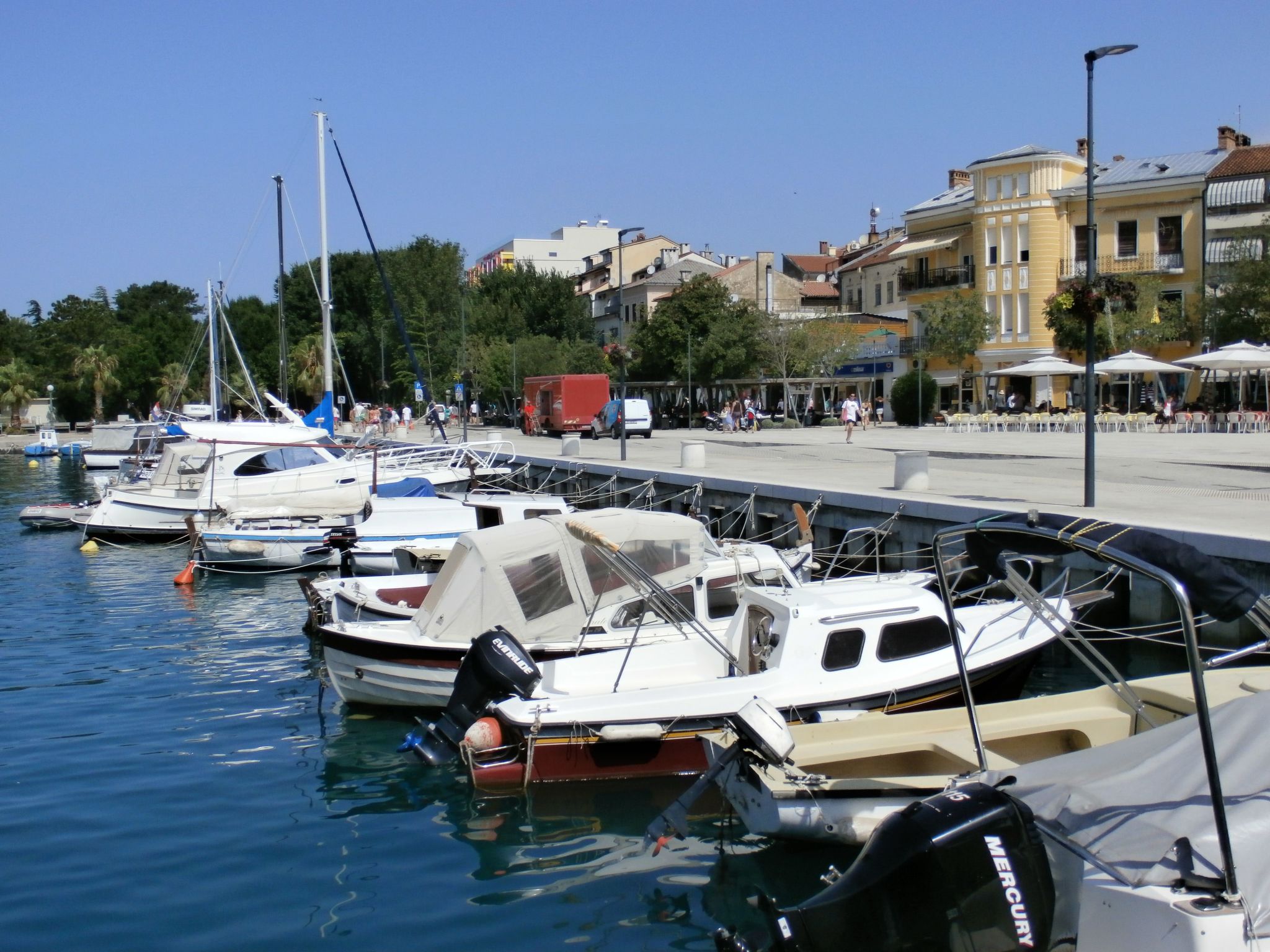 Geräumige Villa mit drei Schlafzimmern und einem ruhigen Garten-Binnen