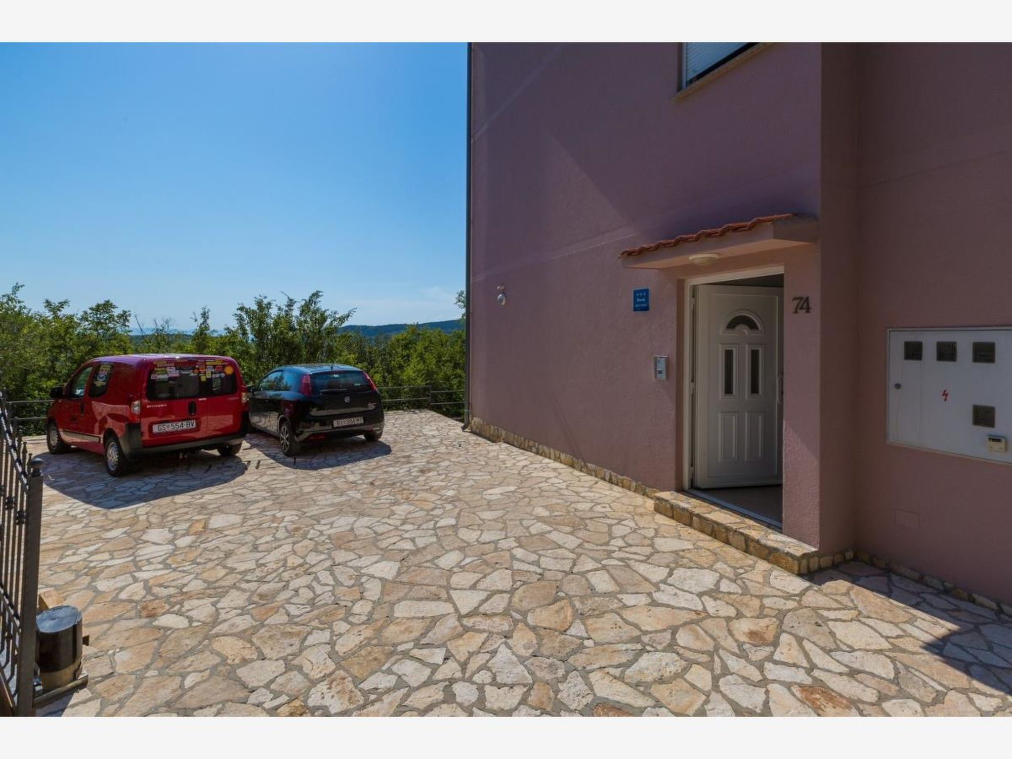 Photo of GOMERCIC / HR-10268-01