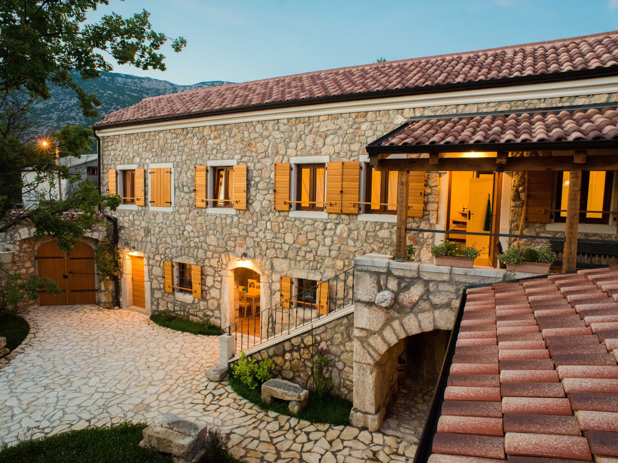 Für 5 Personen und 1 Kind in Tribalj