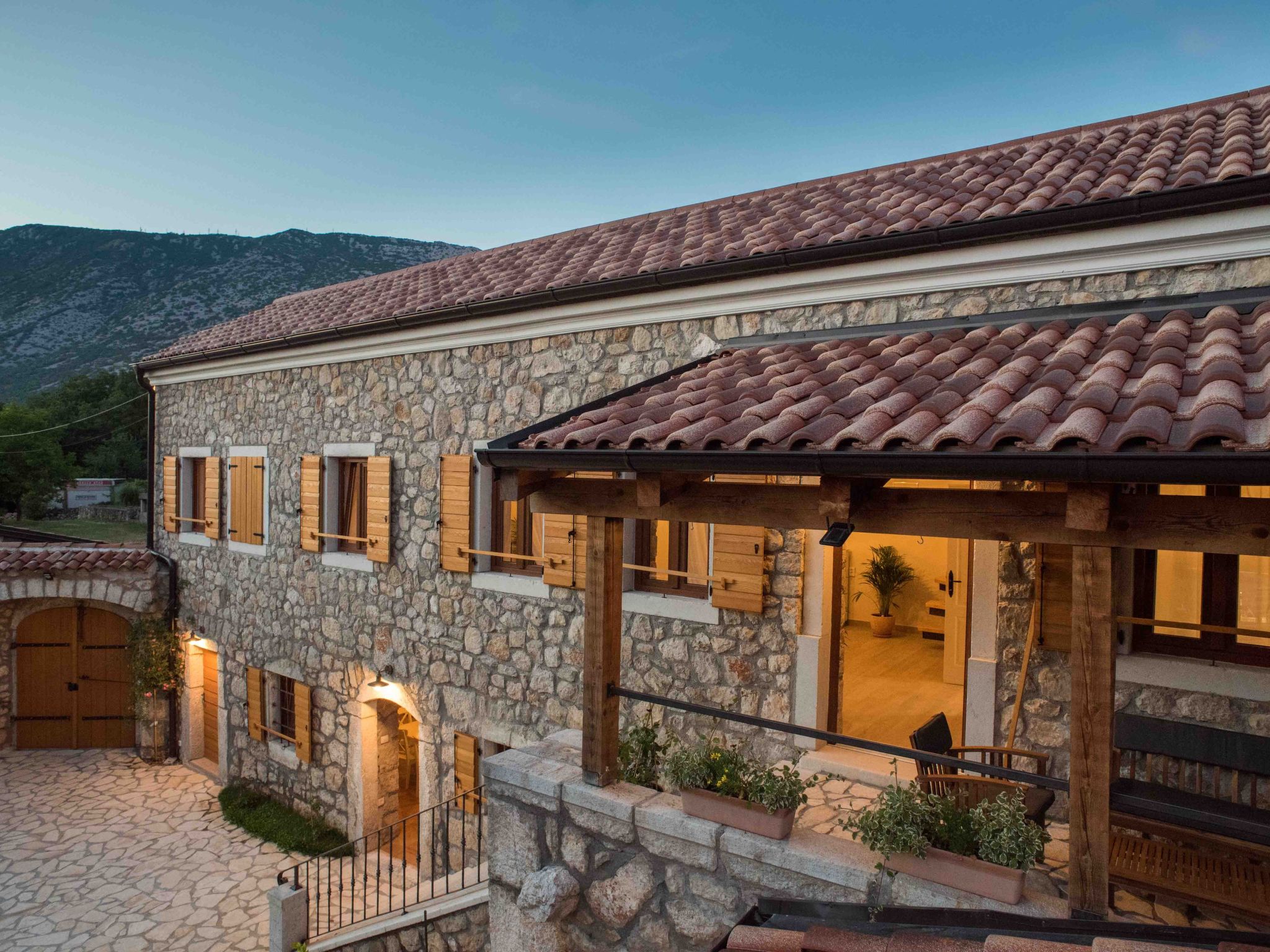 Für 5 Personen und 1 Kind in Tribalj