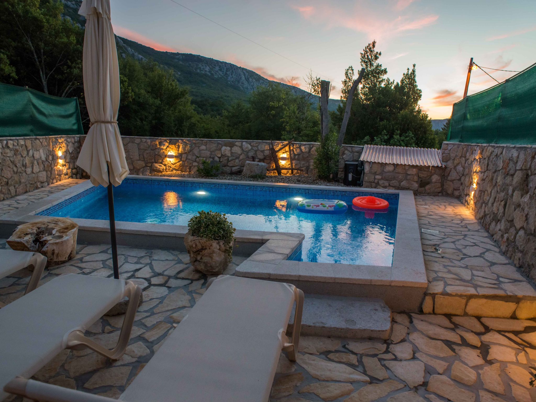 Für 5 Personen und 1 Kind in Tribalj