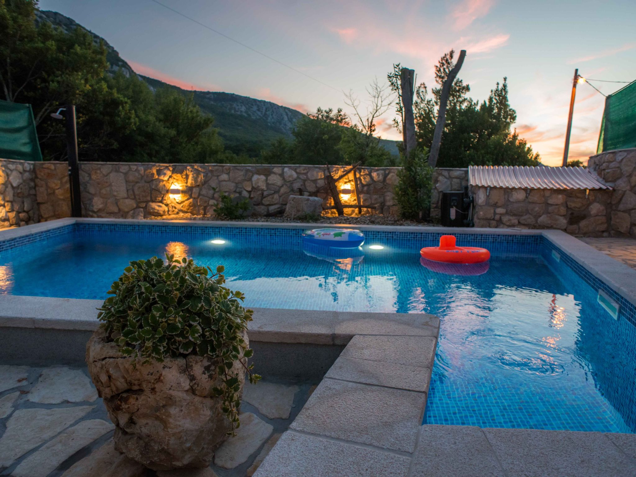 Für 5 Personen und 1 Kind in Tribalj-Image-tags.info