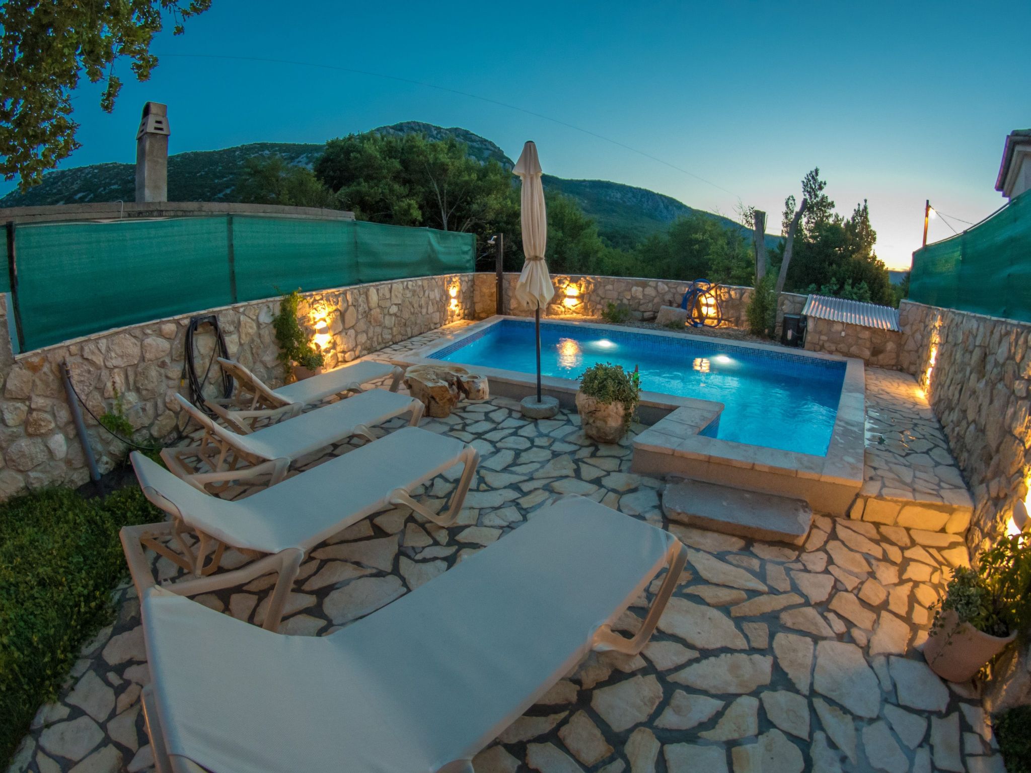 Für 5 Personen und 1 Kind in Tribalj-Image-tags.info