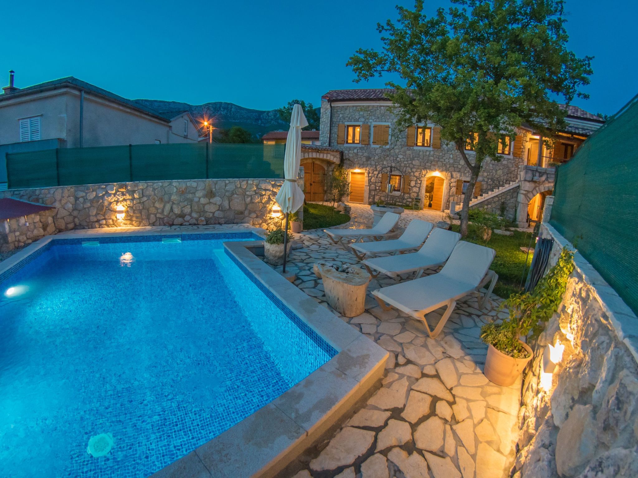 Für 5 Personen und 1 Kind in Tribalj-Image-tags.info