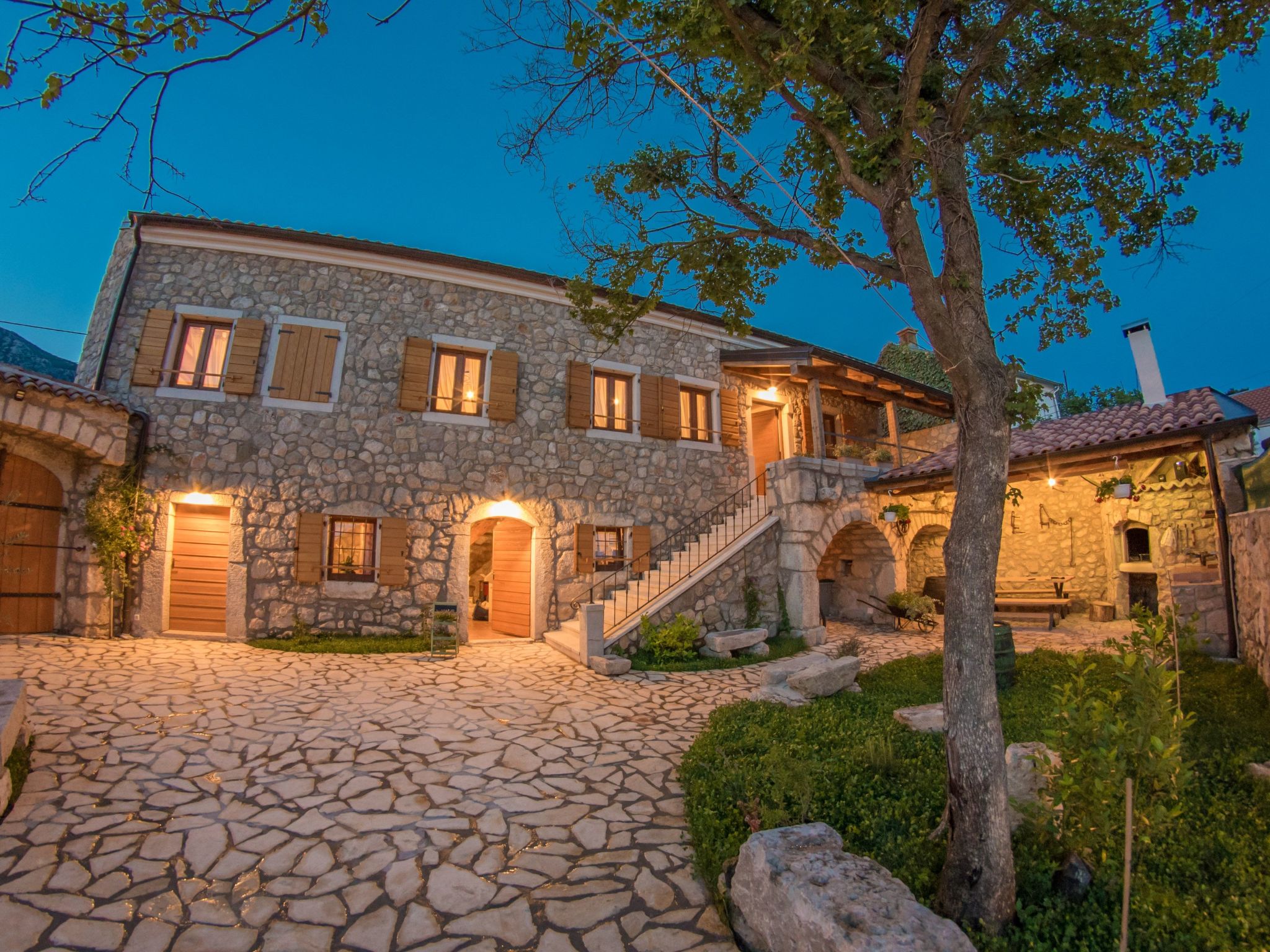 Für 5 Personen und 1 Kind in Tribalj-Image-tags.info