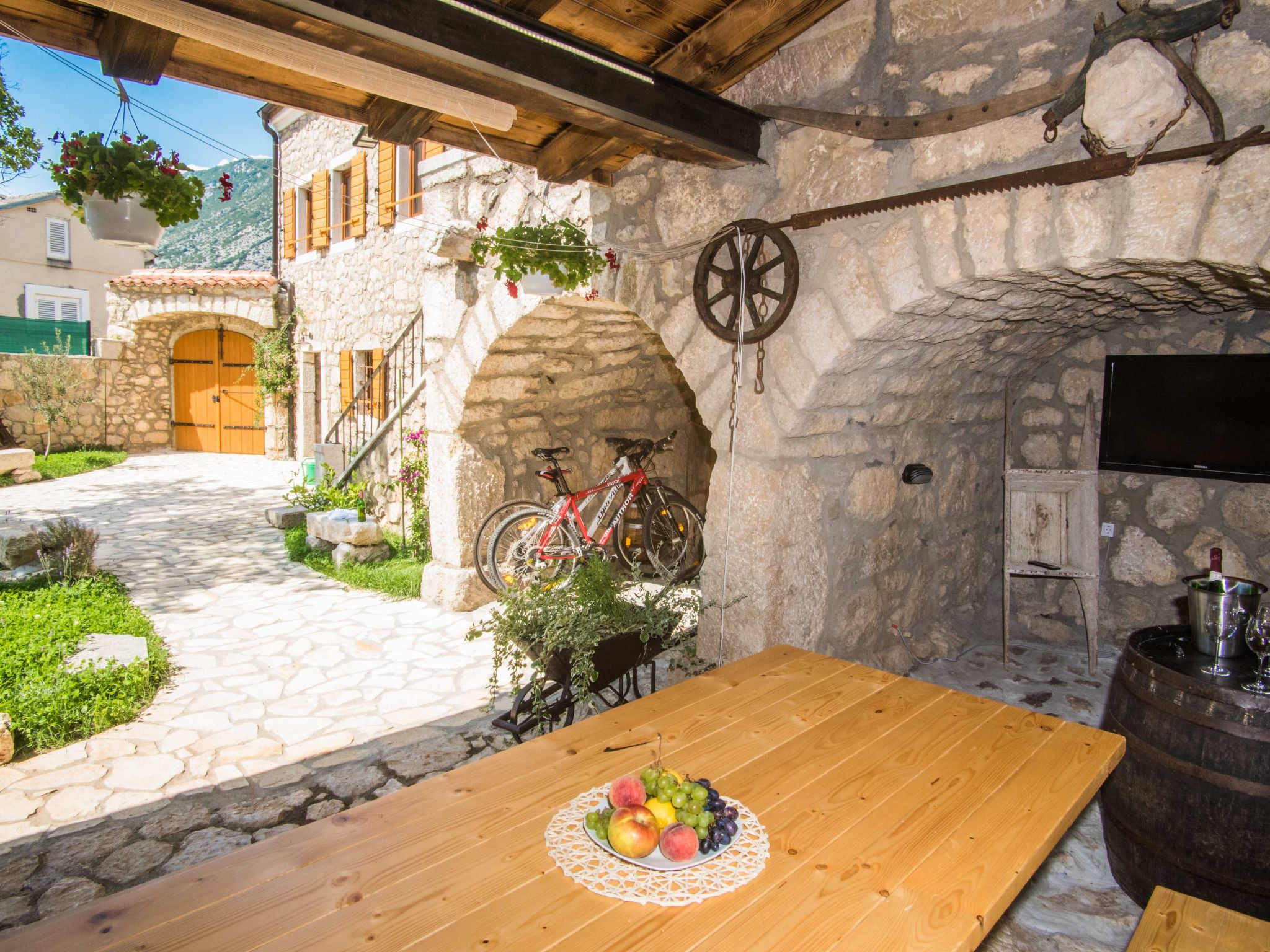 Für 5 Personen und 1 Kind in Tribalj-Image-tags.info