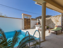 Vrijstaand vakantiehuis met privézwembad en zeezicht nabij Crikvenica - thumbnail 2