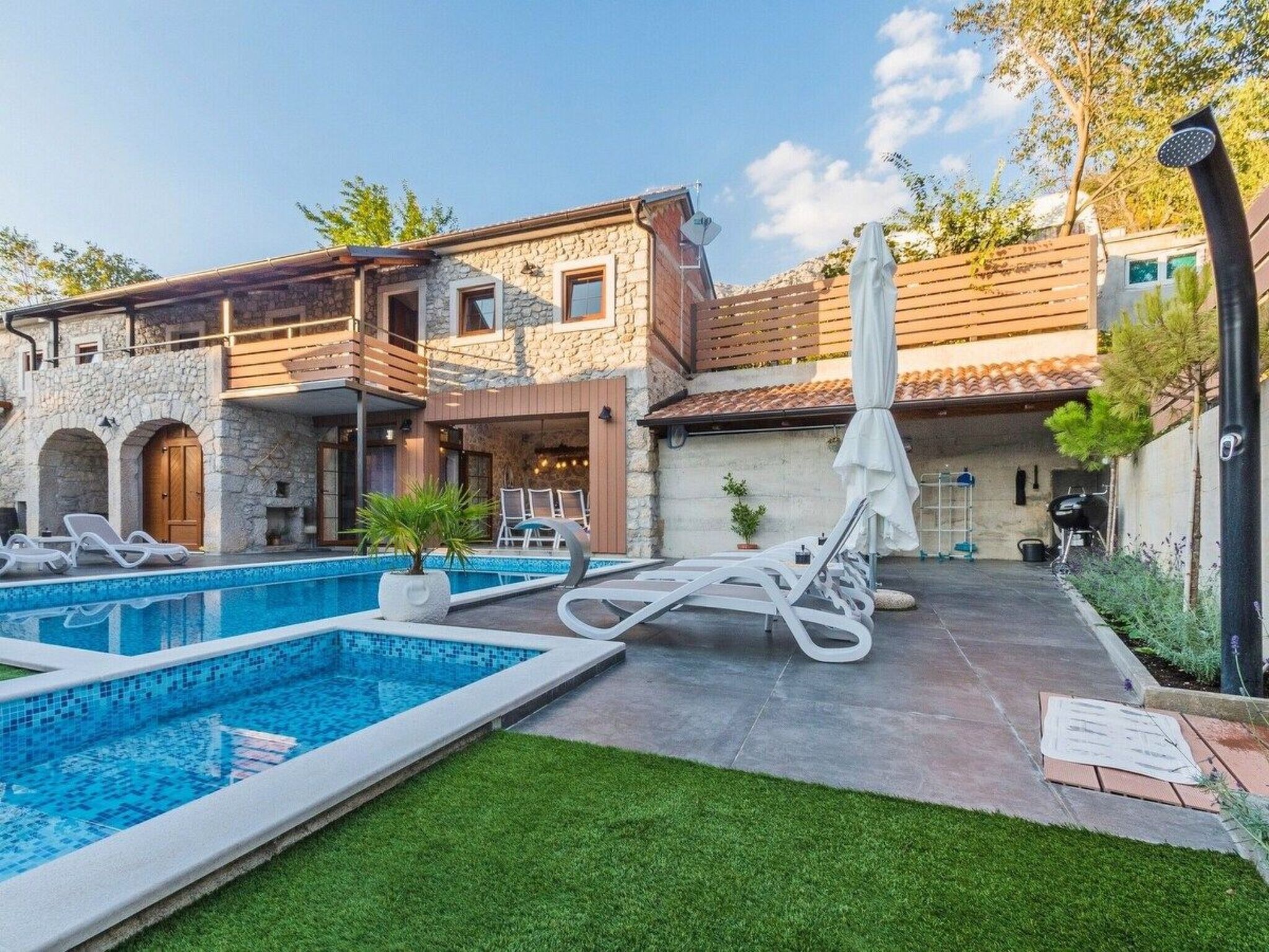 Luxuriöse Steinvilla "Mariva Tribalj" mit Pool