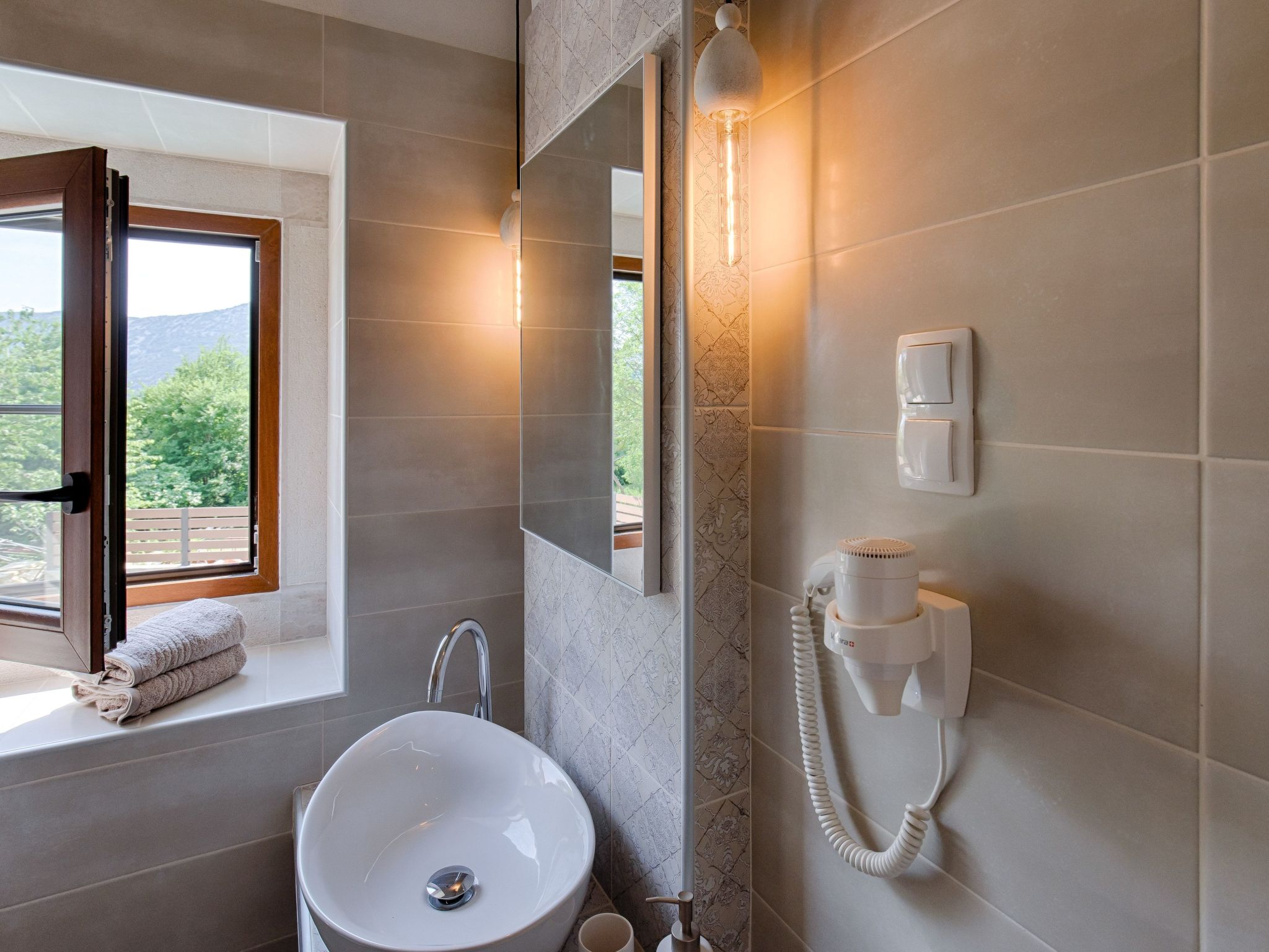 Luxuriöse Steinvilla "Mariva Tribalj" mit Pool-Image-tags.info