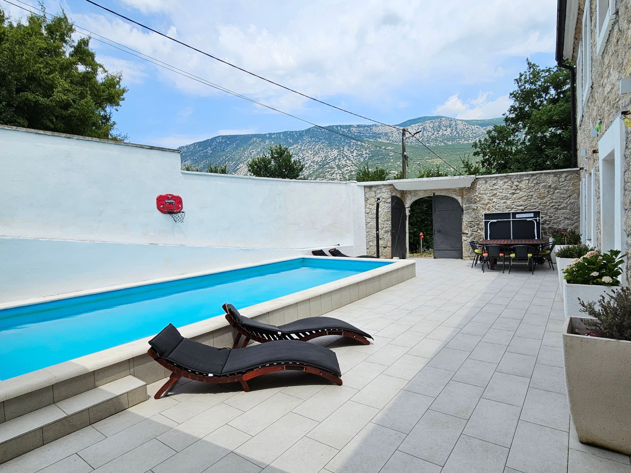 Steinhaus mit privatem Außenpool-Inside