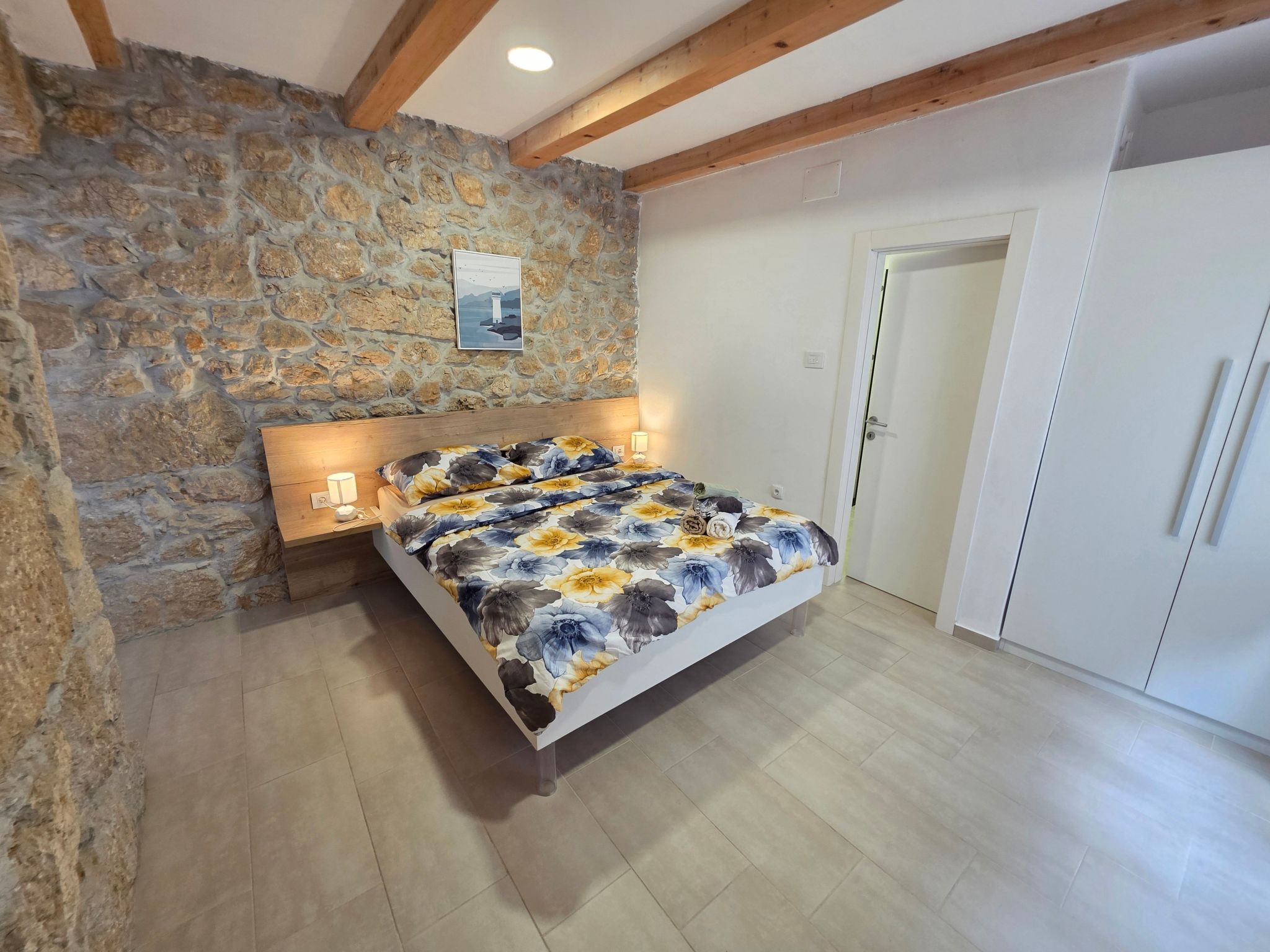 Steinhaus mit privatem Außenpool-Inside